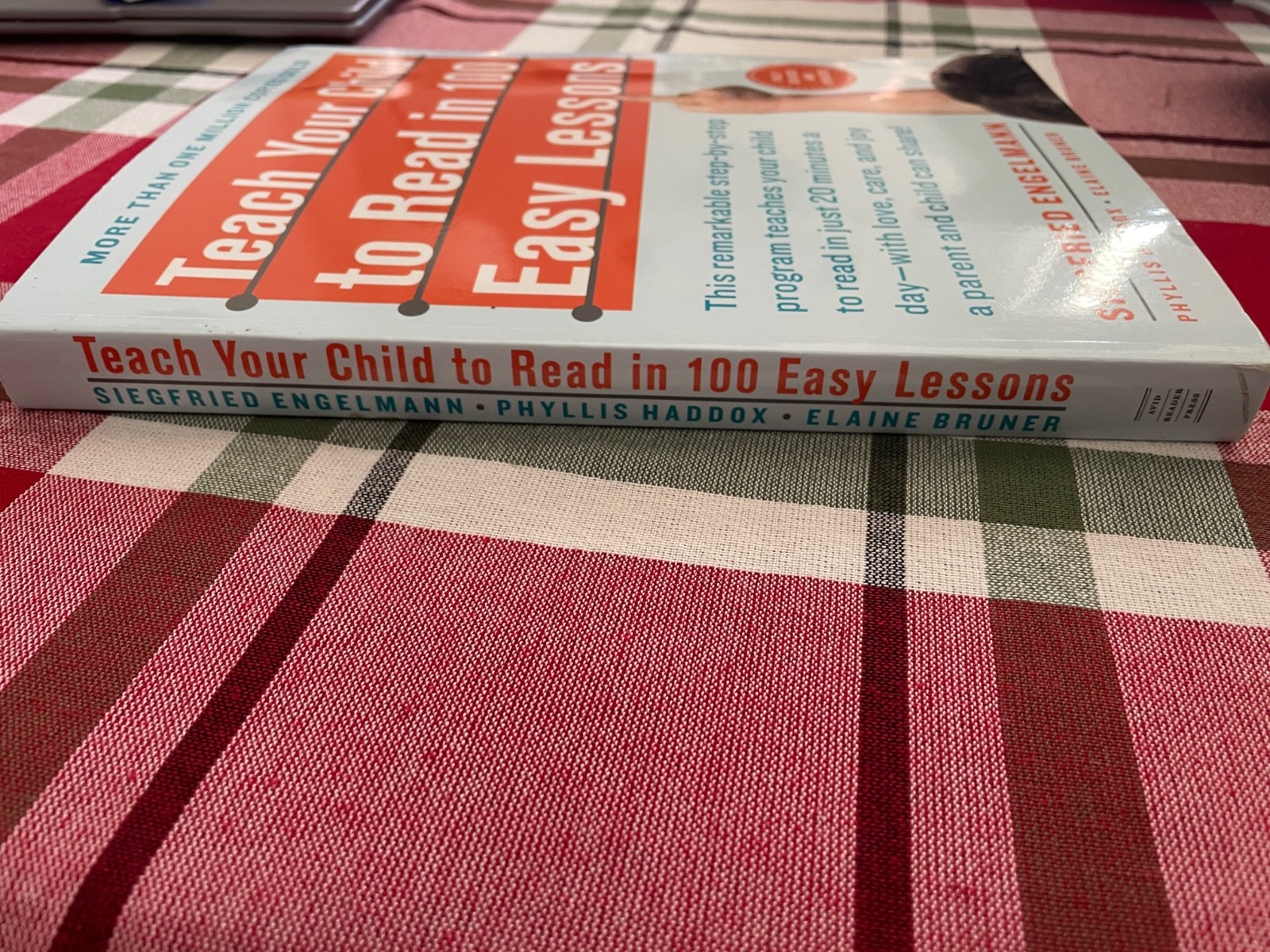 Teach Your Child to Read in 100 Easy Lessons: Revised and Updated Second Edition