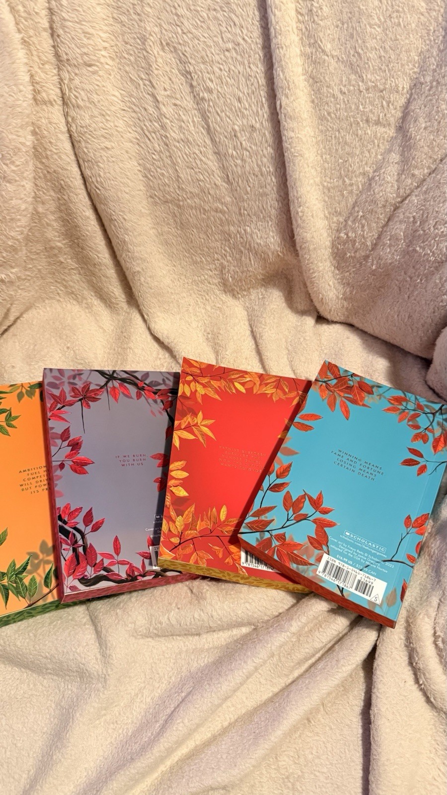 Hunger Games Box Set – Deluxe Edition – Suzanne Collins (Paperback)