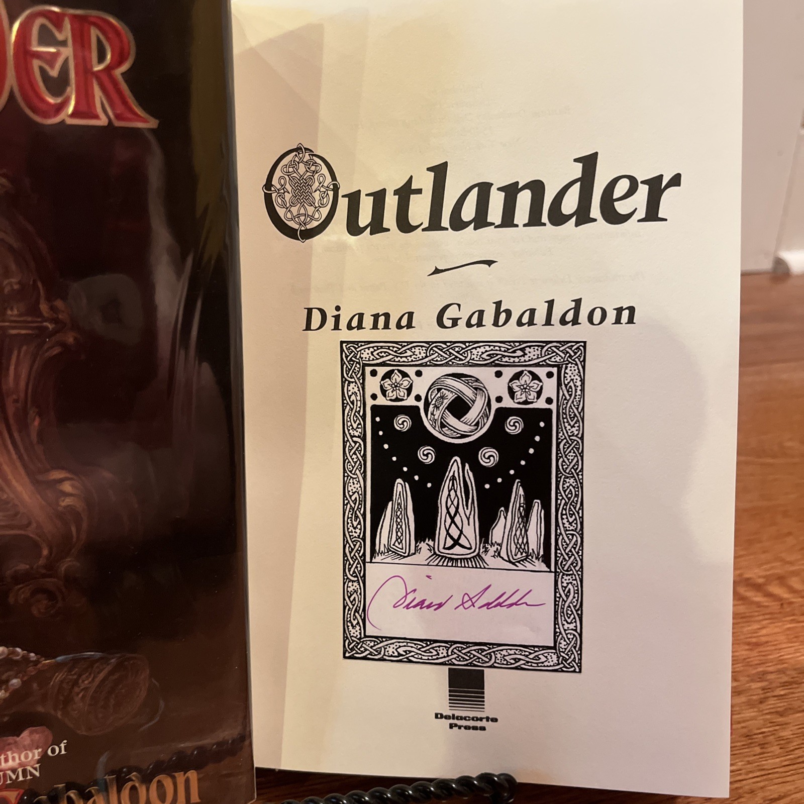 Diana Gabaldon – Outlander FLAT SIGNED BP 1st Edition 5th Printing Book 1 – 1991