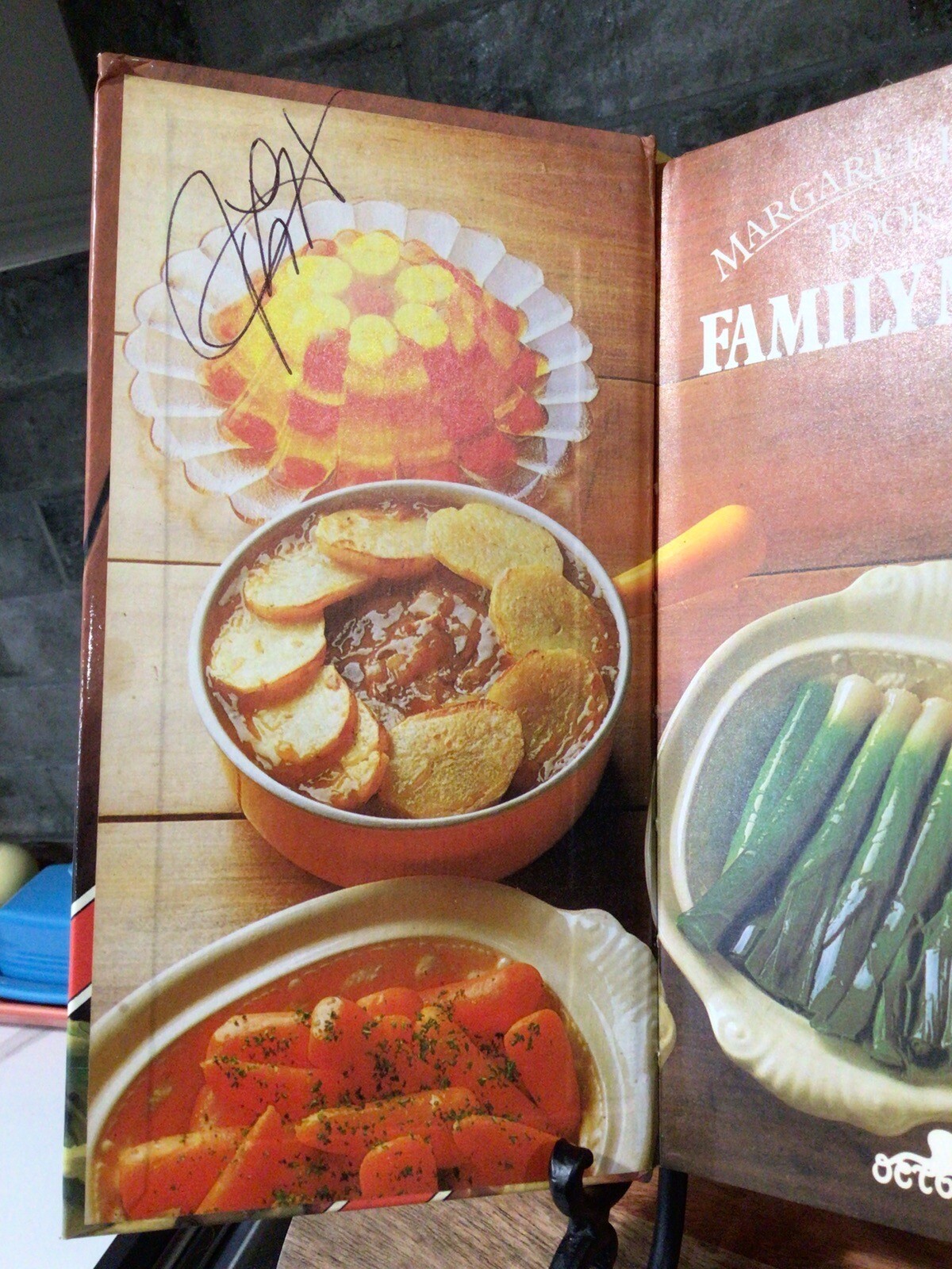 1983 Margaret Fulton’s Book Of Family Meals COOKBOOK 92 pages Vintage