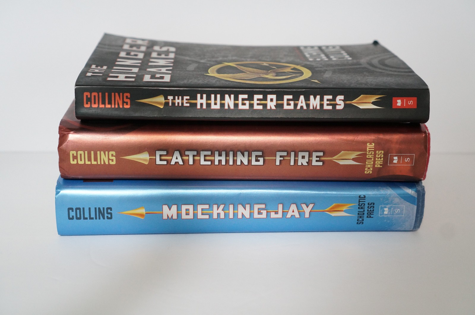 The Hunger Games Trilogy Suzanne Collins Book Set Paperback Hardcover Mockingjay