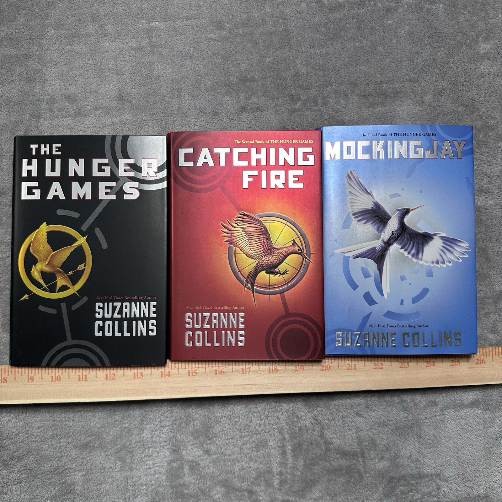 The Hunger Games Trilogy Boxset by Suzanne Collins – All 3 books – HB DJ LNC!!