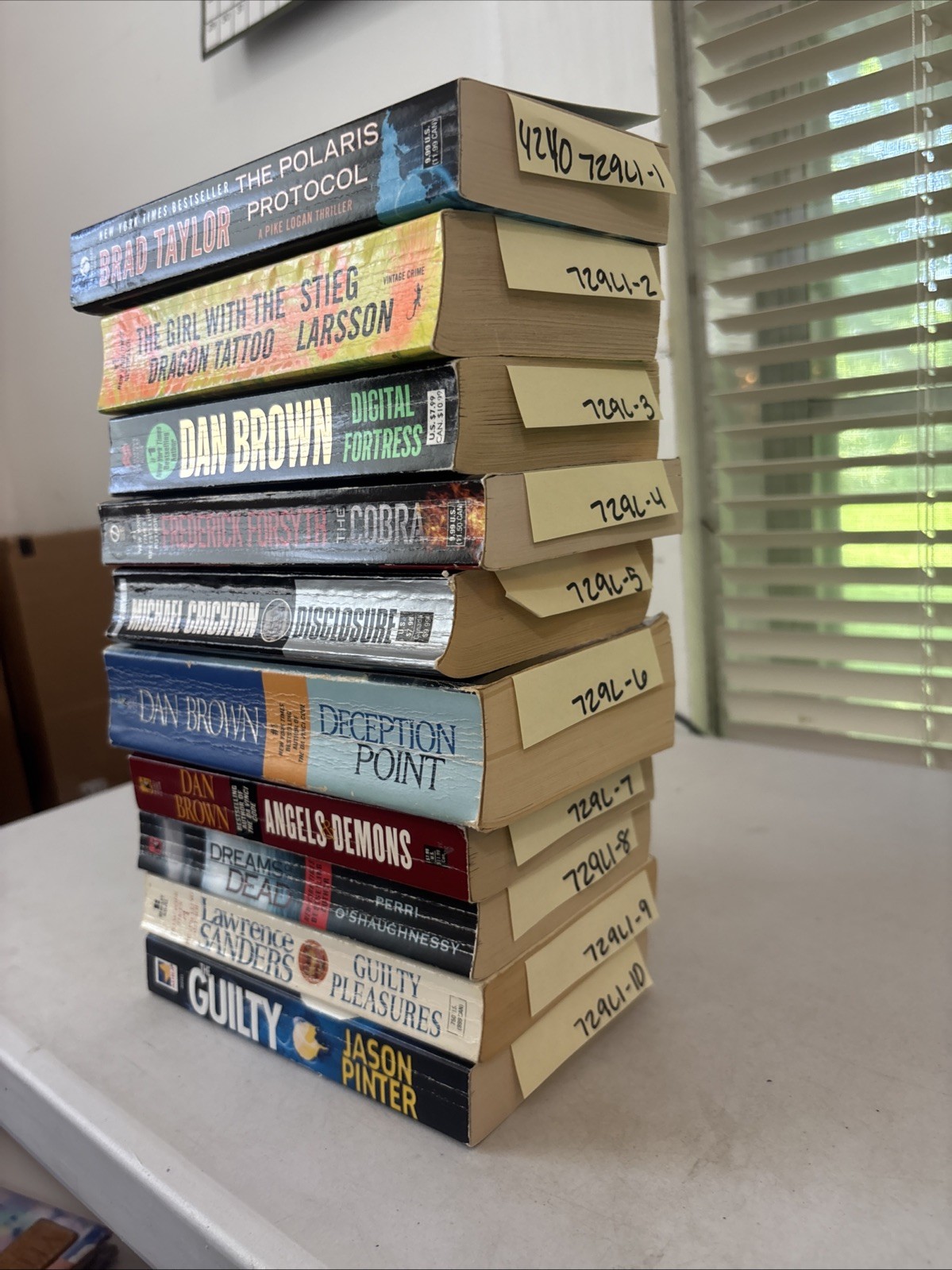 Lot of 10 – Mystery and Thrillers – Mixed Authors – FREE SHIPPING