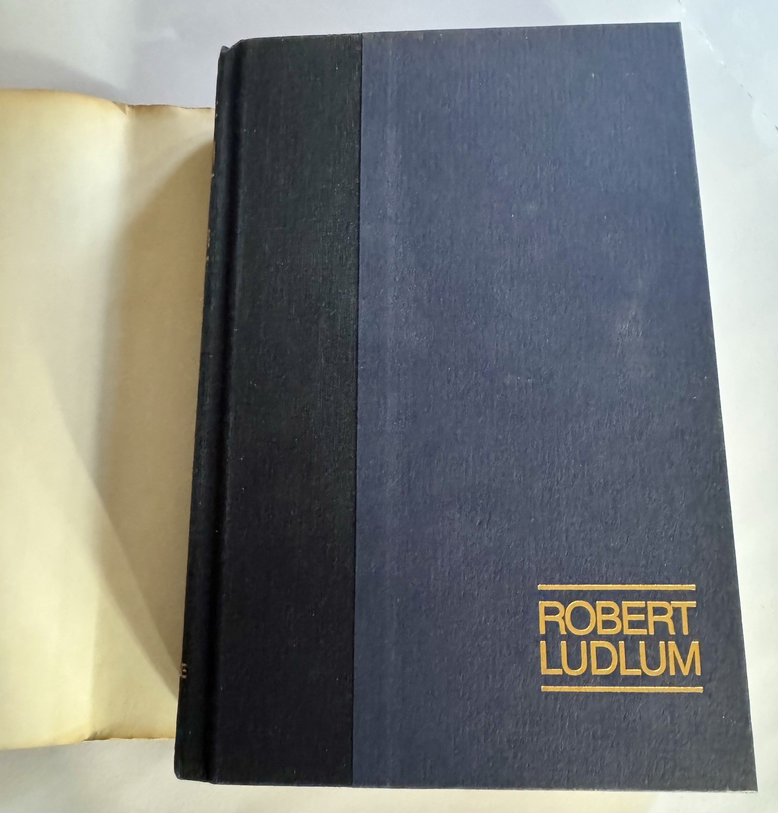 The Bourne Ultimatum First Edition Hard Cover Robert Ludlum