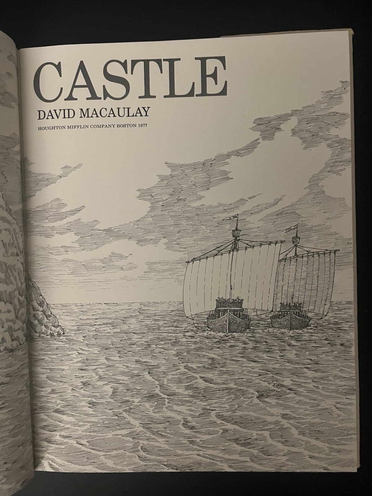 ‘Castle’ by David Macaulay (1977 HC DJ) Free Boxed Shipping!