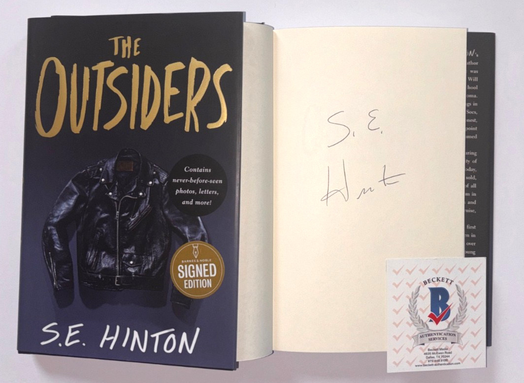 SE S E HINTON SIGNED THE OUTSIDERS 50TH ANNIVERSARY EDITION HARDCOVER BOOK A BAS