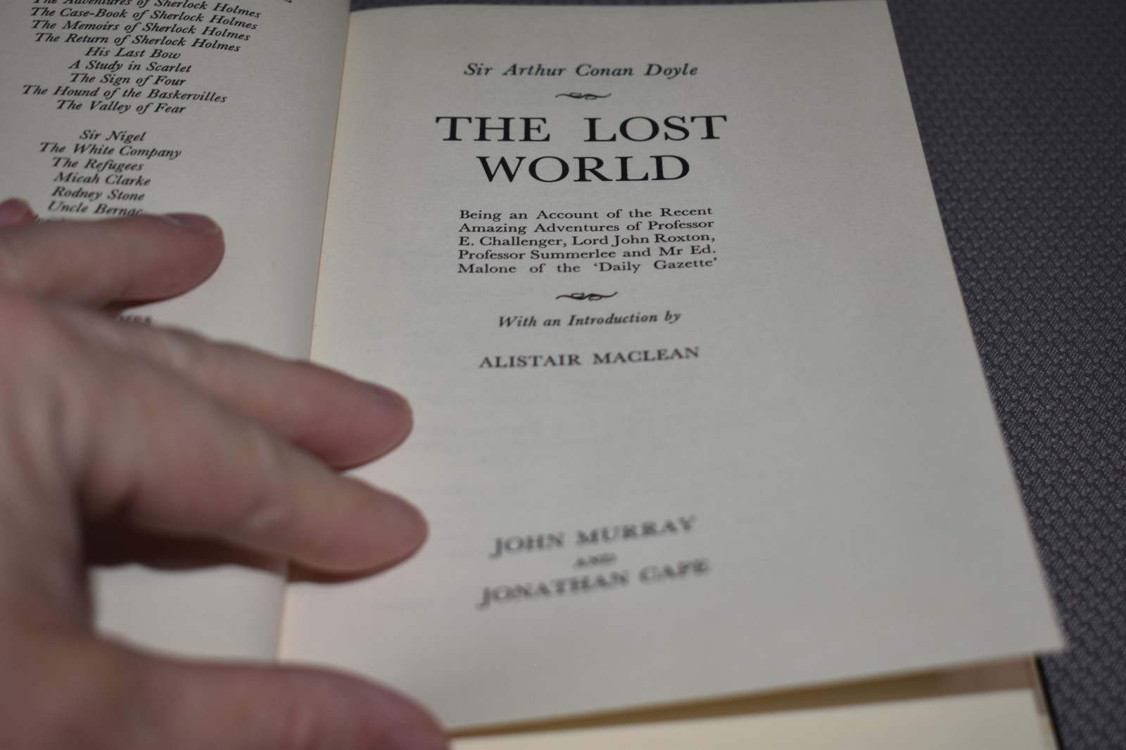 The Lost World by Sir Arthur Conan Doyle(1979 Alistar Maclean Edition/1st Print)