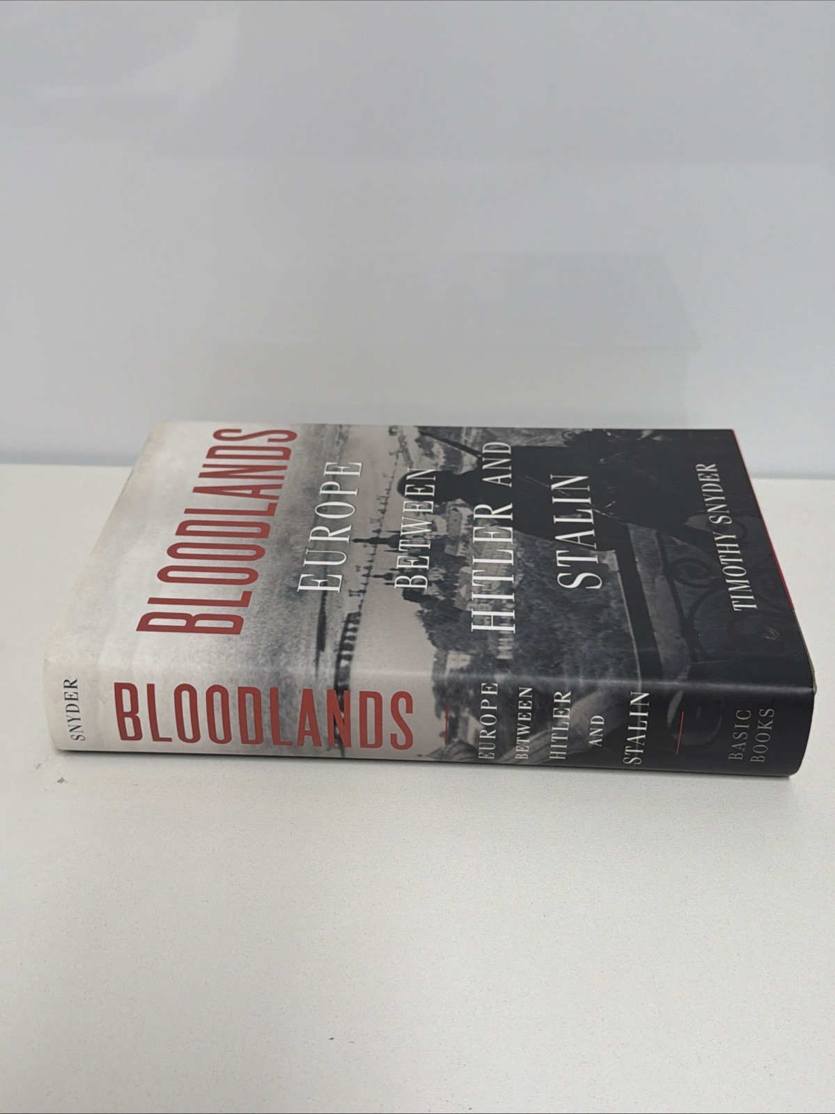 Bloodlands: Europe Between Hitler and Stalin Timothy Snyder HC 2022 WWII