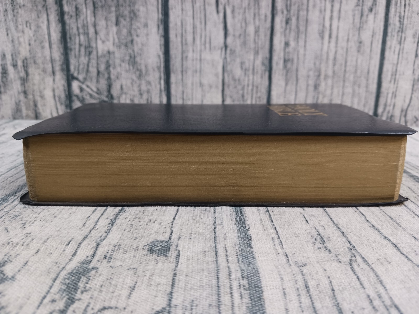 Holy Bible – King James Version – Gift and Award Bible (2000 Red Letter) Pre-Own
