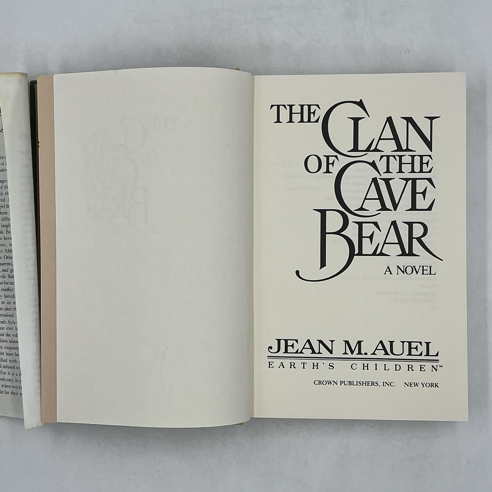 Vintage The Clan Of The Cave Bear Jean M Auel Crown Green 1980 Signed 10th prnt