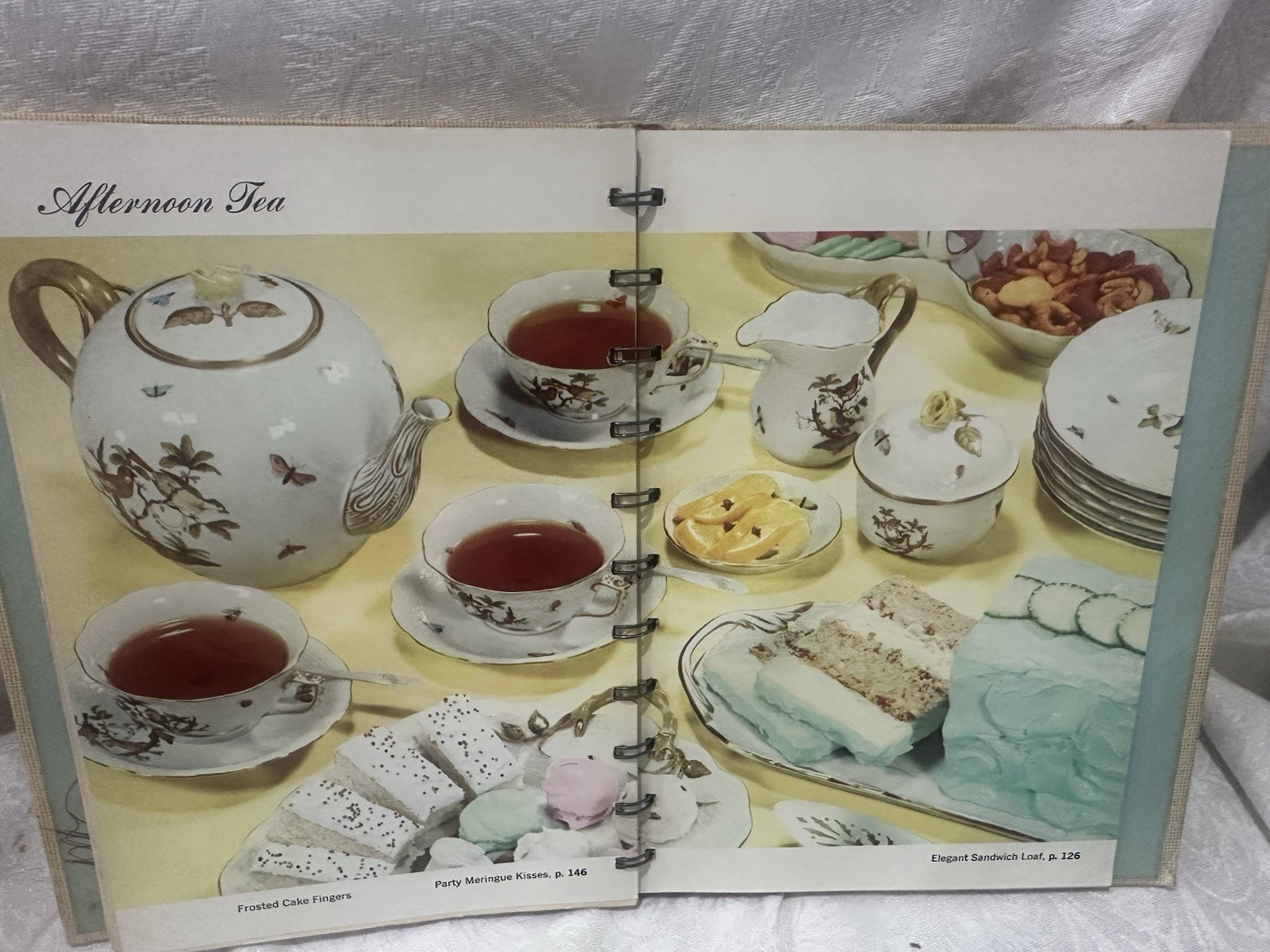 1959 Betty Crocker’s Guide To Easy Entertaining 1st Edition 1st Printing HB