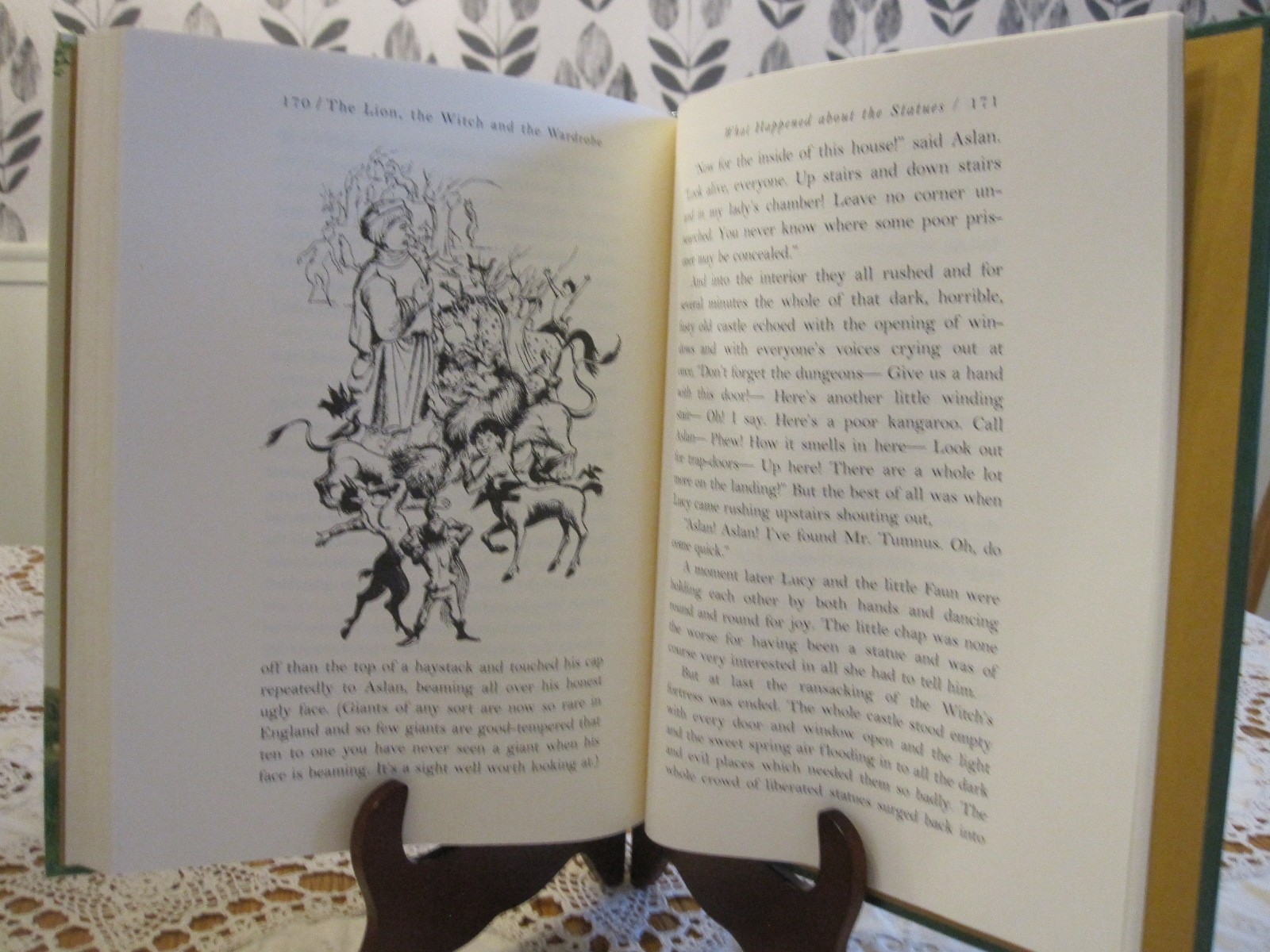 THE CHRONICLES of NARNIA Lion Witch Wardrobe C.S. Lewis Pauline Baynes 1994 HC