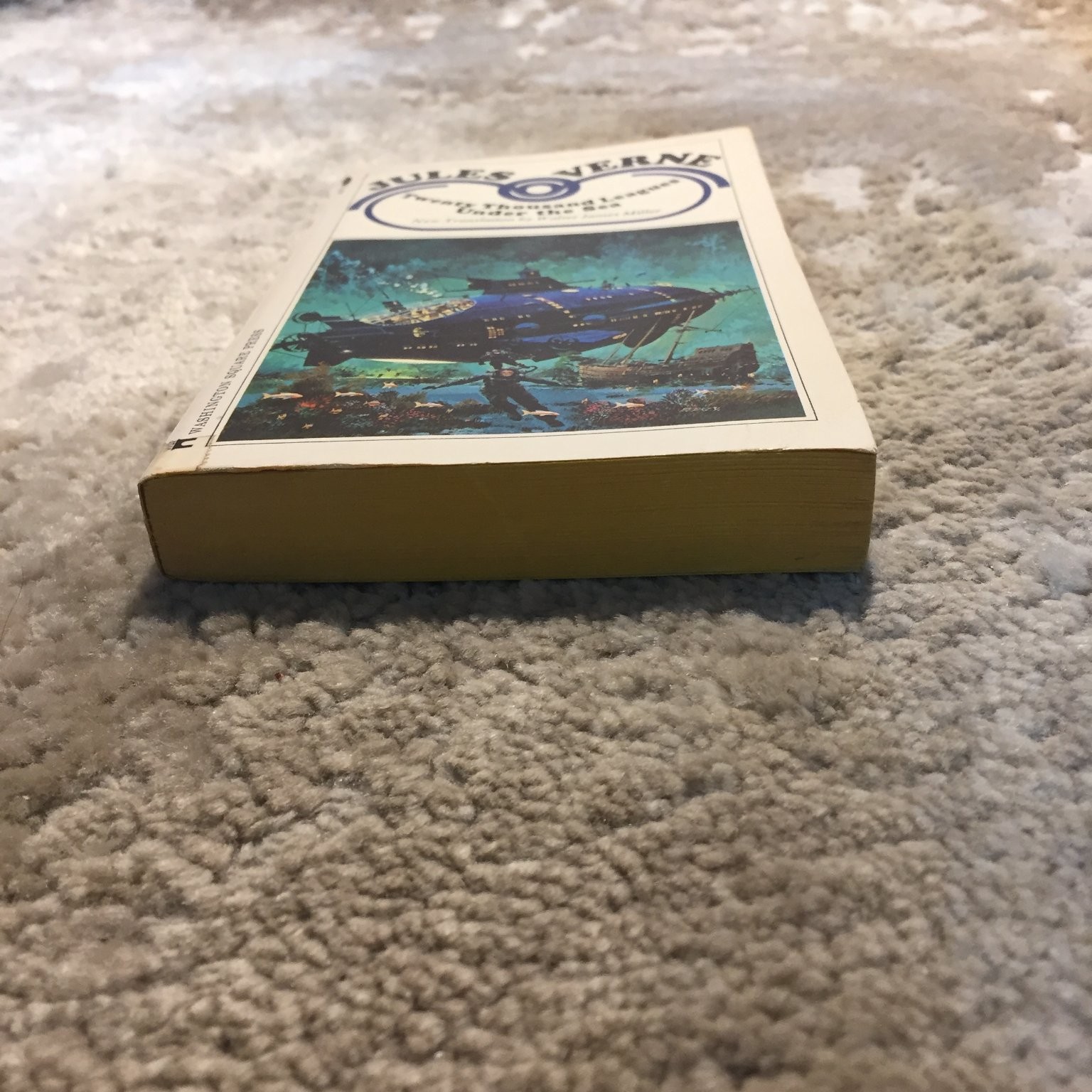 Twenty Thousand Leagues Under the Sea Jules Verne Washington Square Press PB