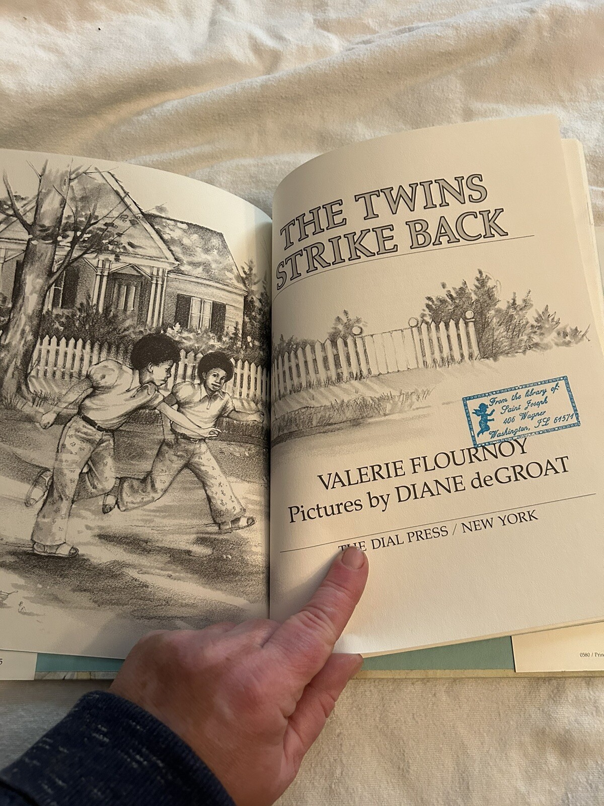 The Twins Strike Back, by Valerie Flournoy, Pictures by Diane deGroat (1980 HC)