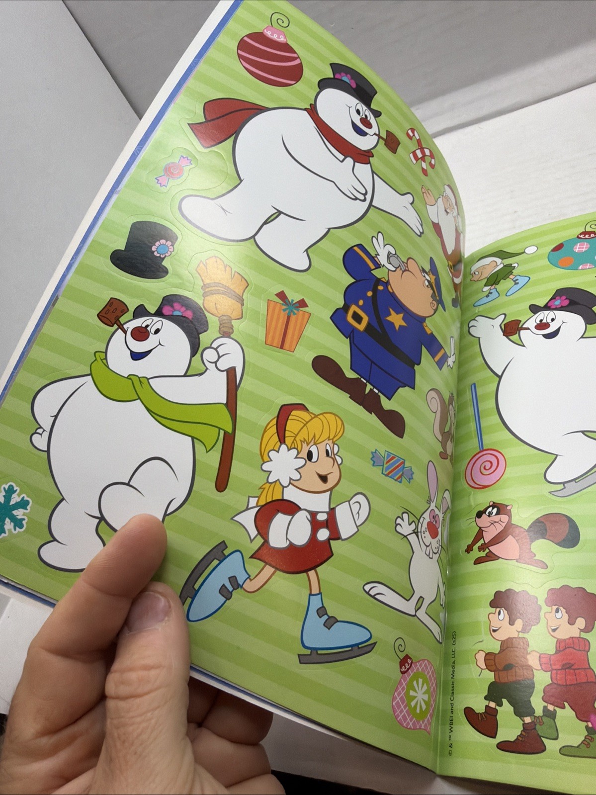 Frosty the Snowman Stickertivity book: Snow Much Fun! Activity Book & Stickers