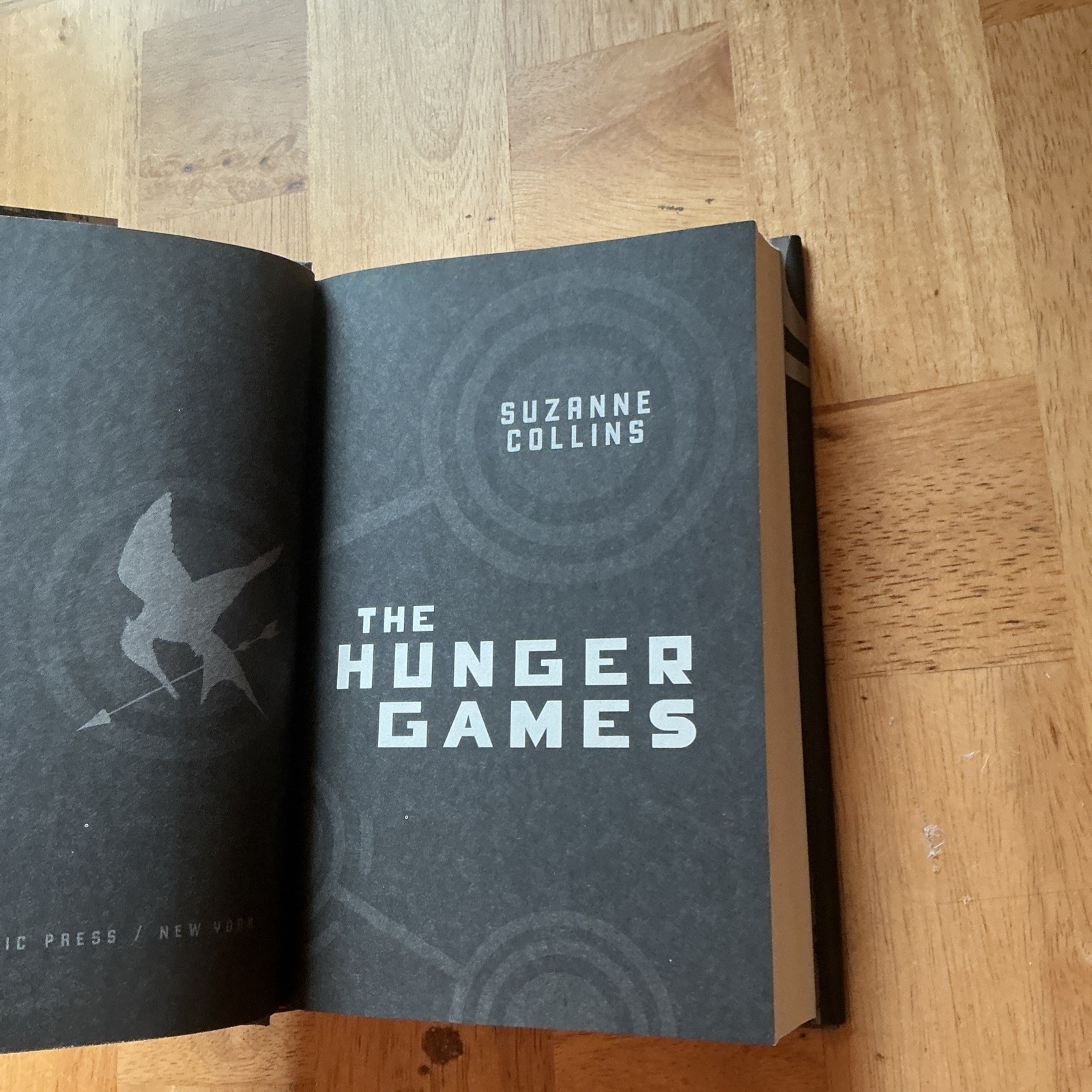 Hunger Games (Hunger Games, Book One) by Suzanne Collins (2008, Hardcover)