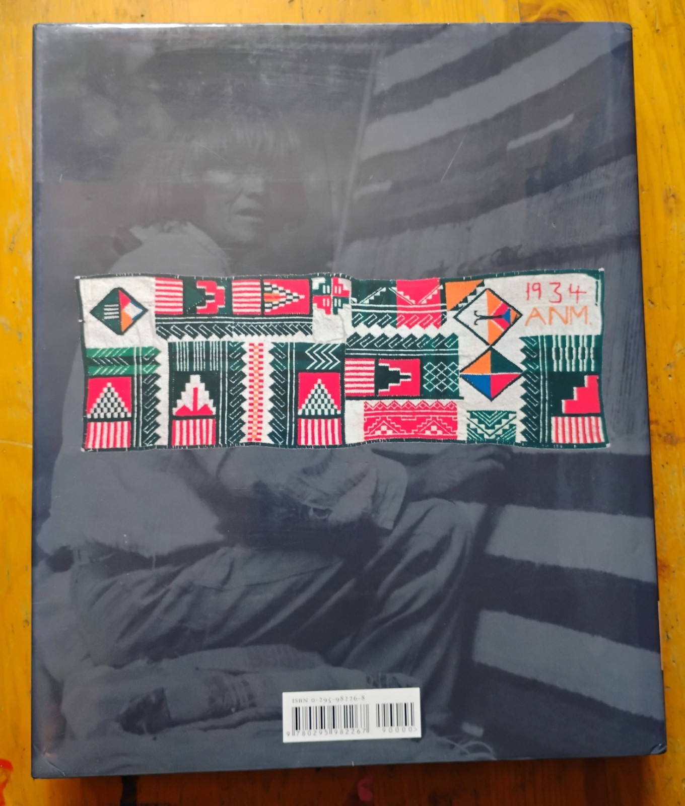 Southwest Textiles Weavings of the Pueblo and Navajo Kathleen Whitaker HC 2002