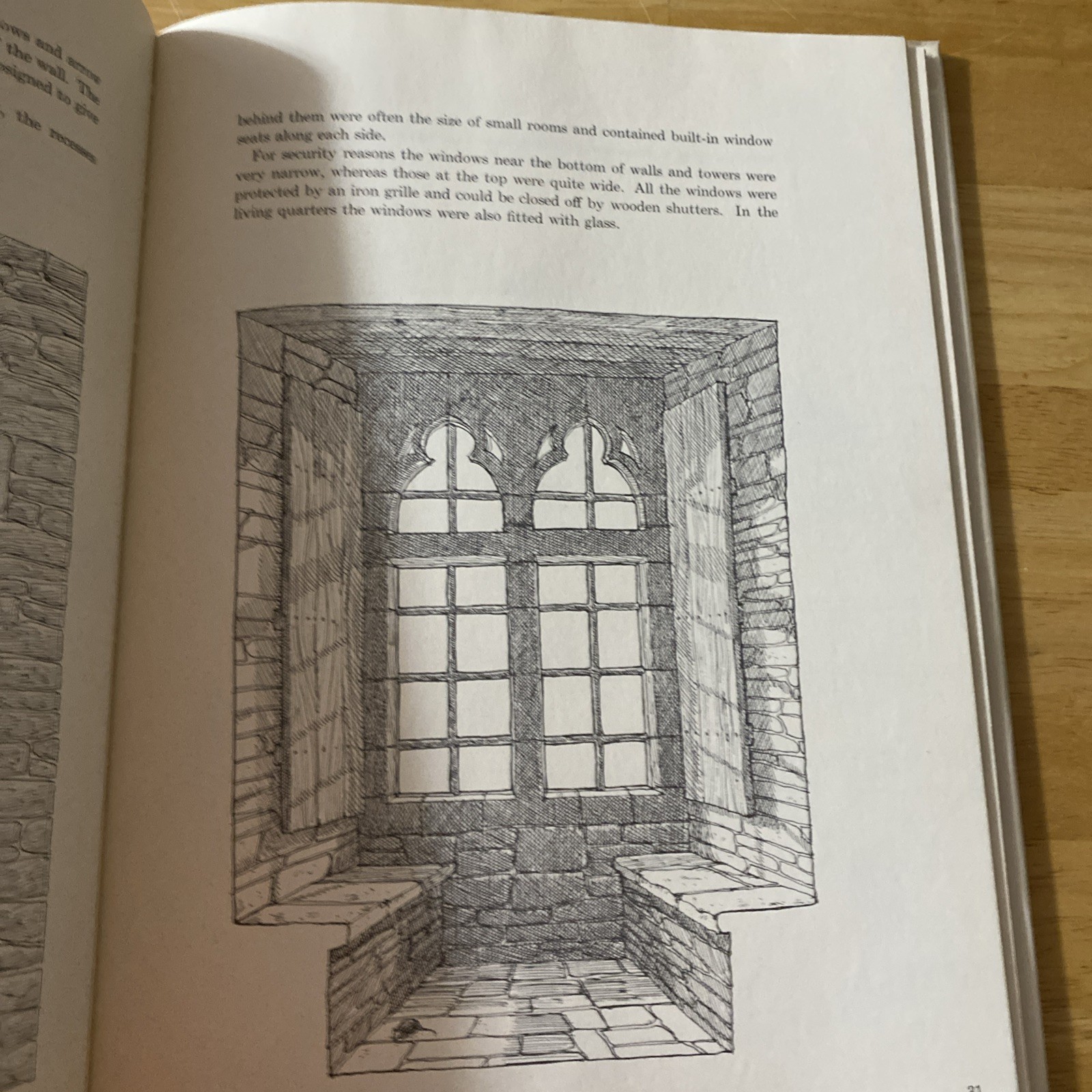 Castle David Macaulay Children’s HC Book Illustration Book DJ VG
