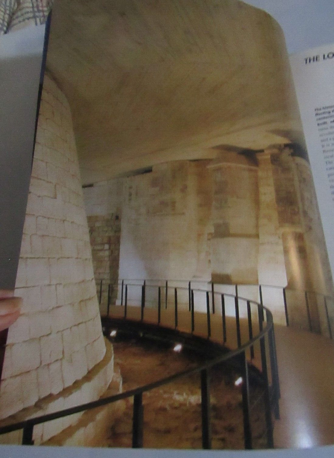 THE GRAND LOUVRE BEAUX ARTS PAPERBACK BOOK 2007 8.5 X 11 INCHES 35 PAGES