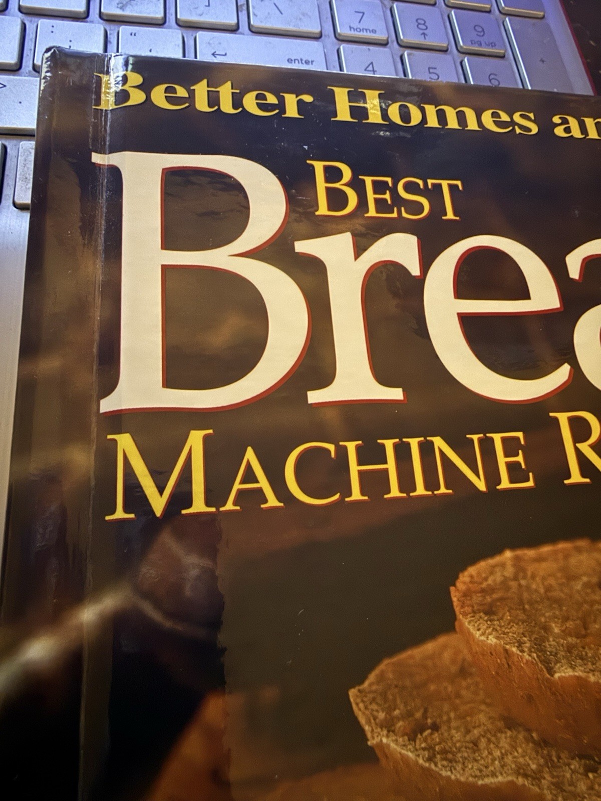 Better Home & Gardens Best Bread Machine Recipes for 1 1/2 -2 lb loaves. 1997.