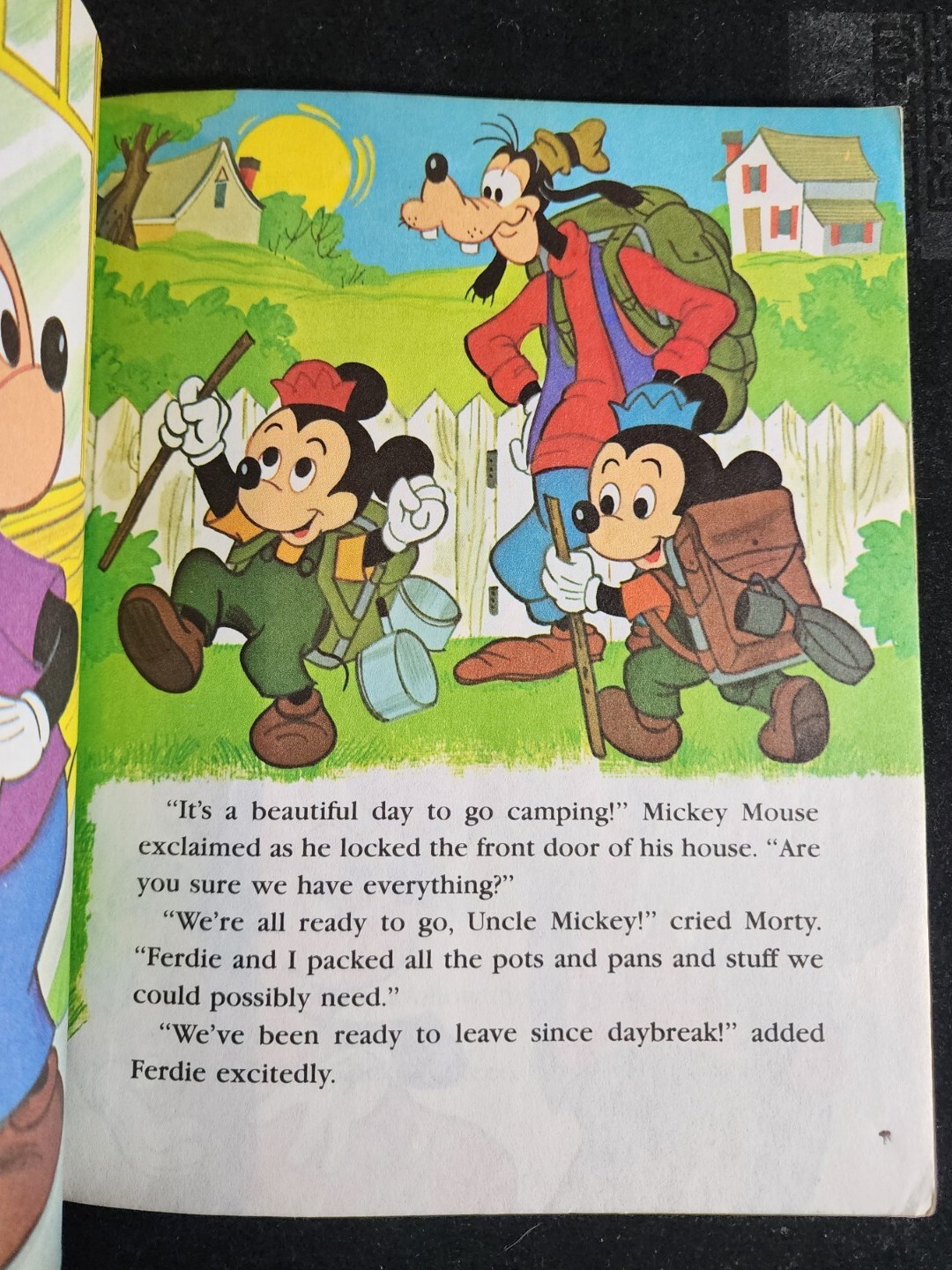 Walt Disney’s Mickey Mouse and Goofy The Big Bear Scare Little Golden Book T3813