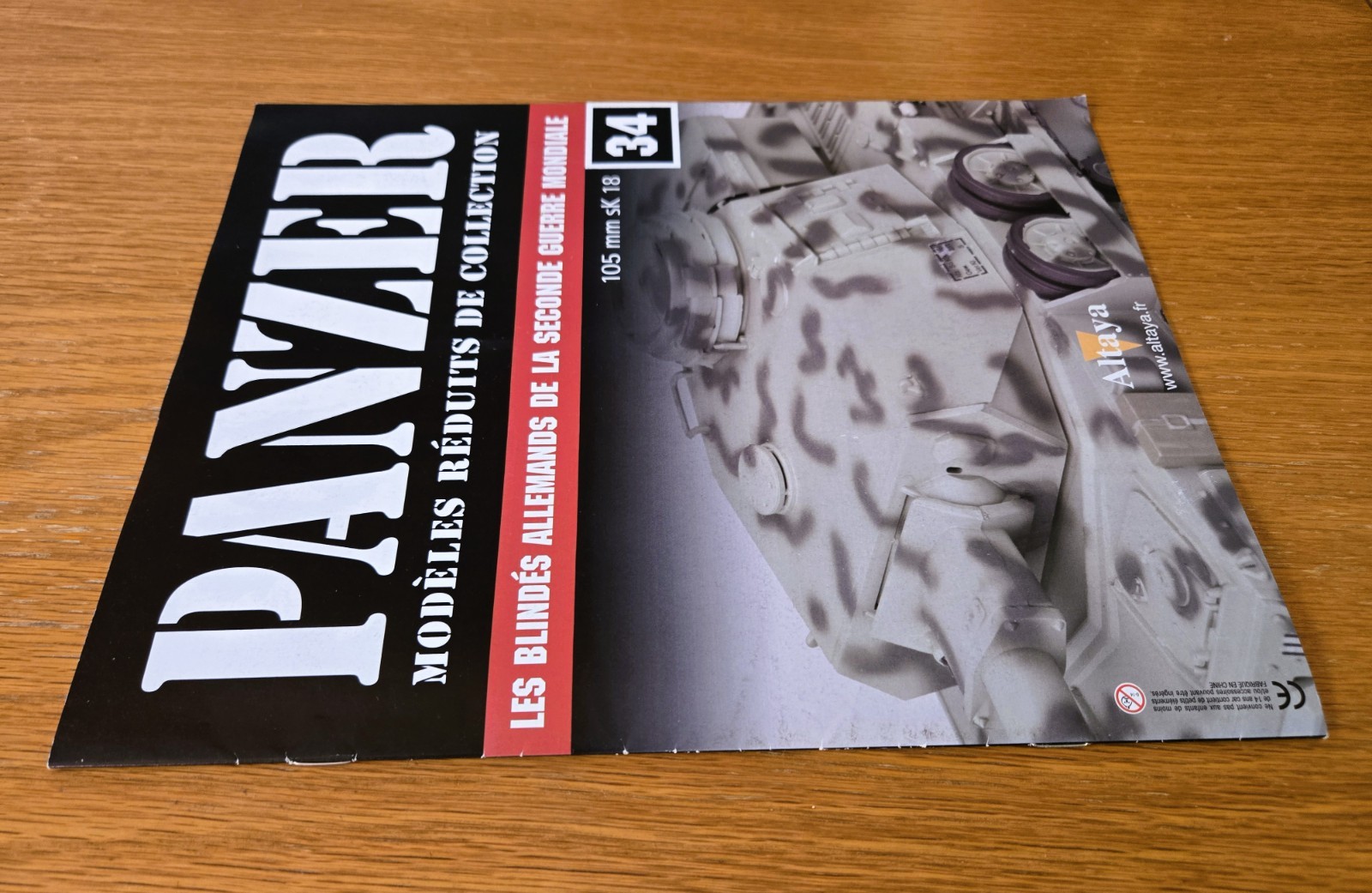 Panzer Collectible Scale Model 34: 105 mm sK 18 (French Language, 12 Pages)