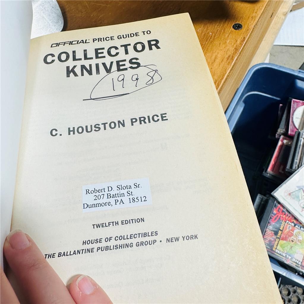 The Official Price Guide to Collector Knives: Twelfth Edition-C. Houston Price