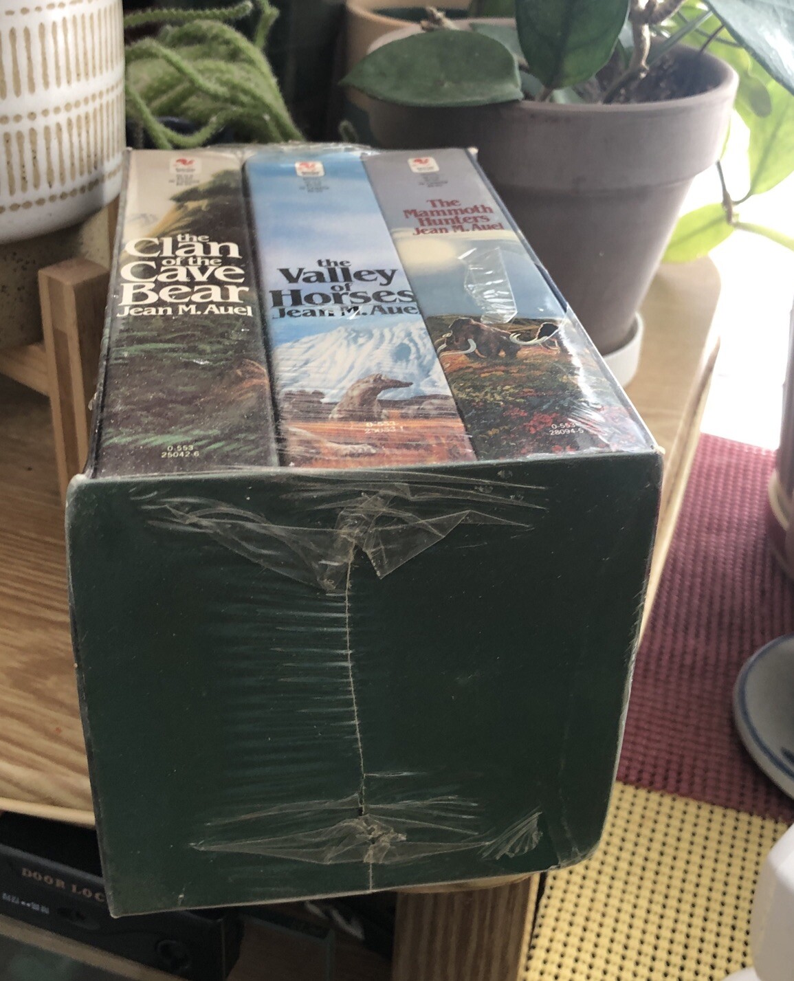 Clan of the Cave Bear Jean Auel’s Earth children set of 3 books Set NEW SEALED