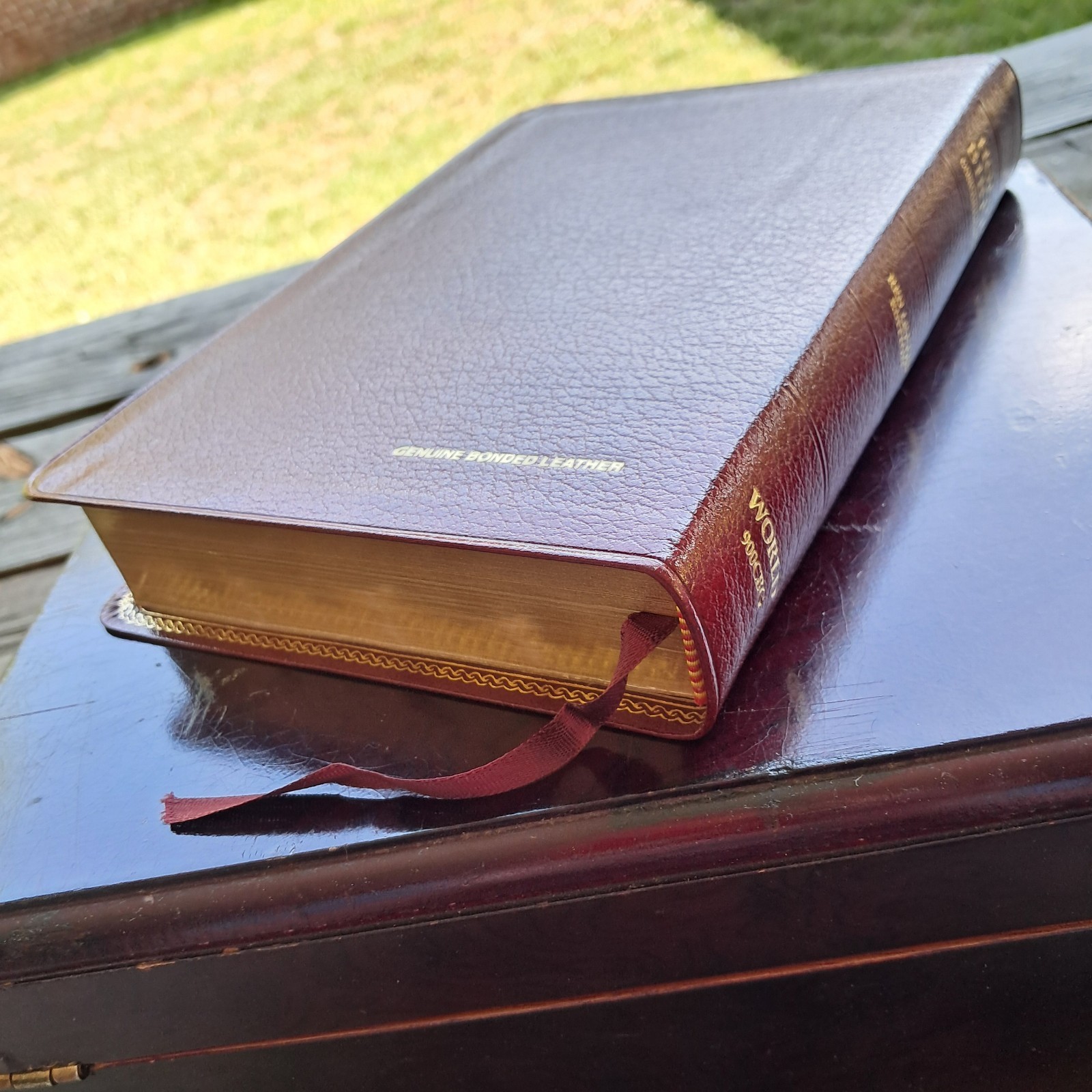 HOLY BIBLE ROYAL SOVEREIGN WORLD KJV BURGANDY GENUINE BONDED LEATHER RED LETTER