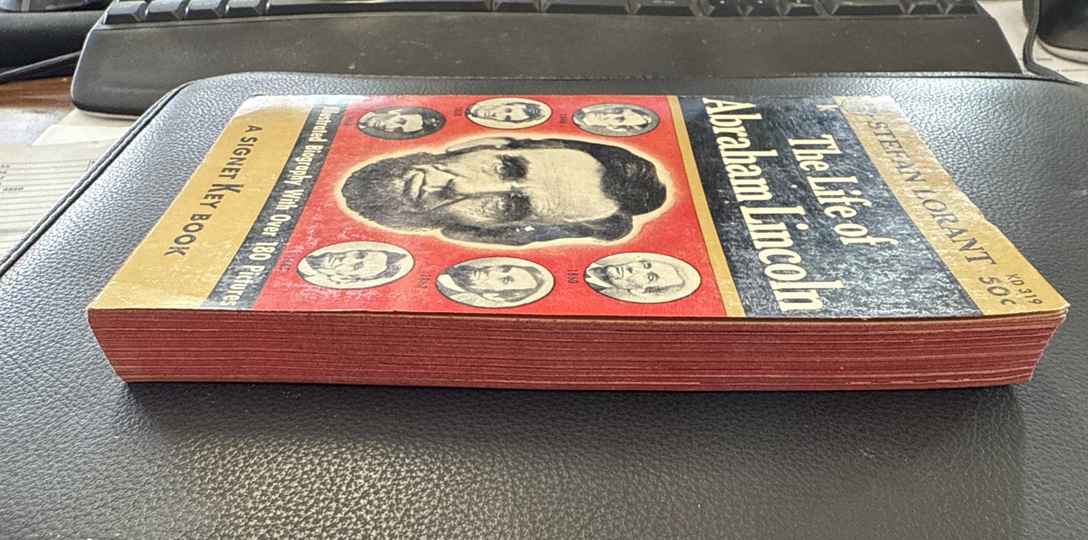 THE LIFE OF ABRAHAM LINCOLN by Stefan Lorant 1955 Vintage Signet PAPERBACK BOOK
