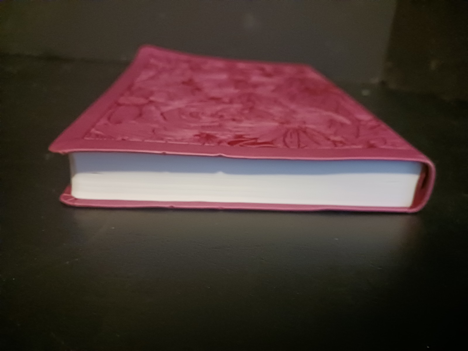 Tyndale NLT Large Print Thinline Bible Pink Floral Imitation Leather Filament