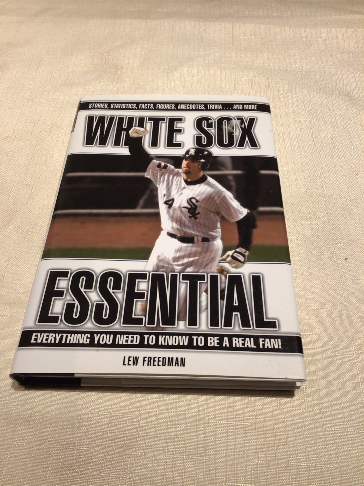White Sox Essential : Everything You Need to Know to Be a Real Fan! by Lew…