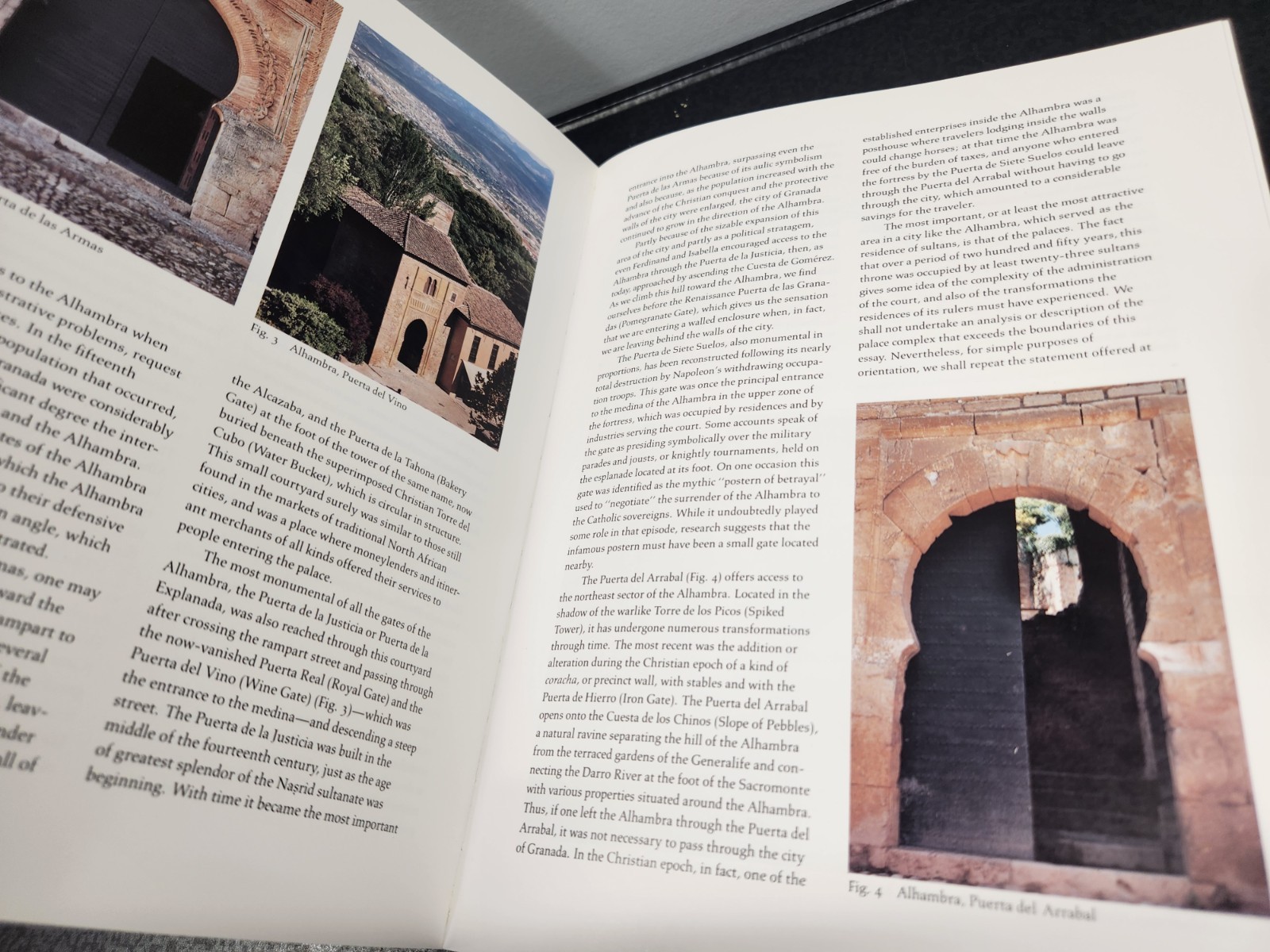 Al-Andalus: The Art of Islamic Spain Paperback Book by Jerrilynn D. Dodds