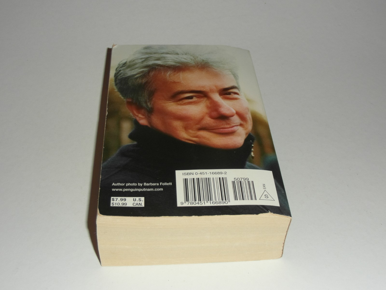 The Pillars of the Earth by Ken Follett 1147Y