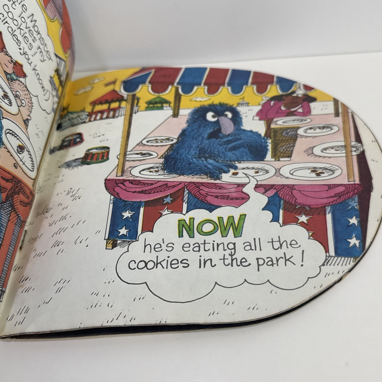 Vintage Sesame Street Cookie Monster Circle Book Golden Shape Book 1972 CTW