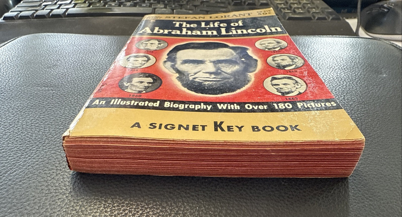 THE LIFE OF ABRAHAM LINCOLN by Stefan Lorant 1955 Vintage Signet PAPERBACK BOOK