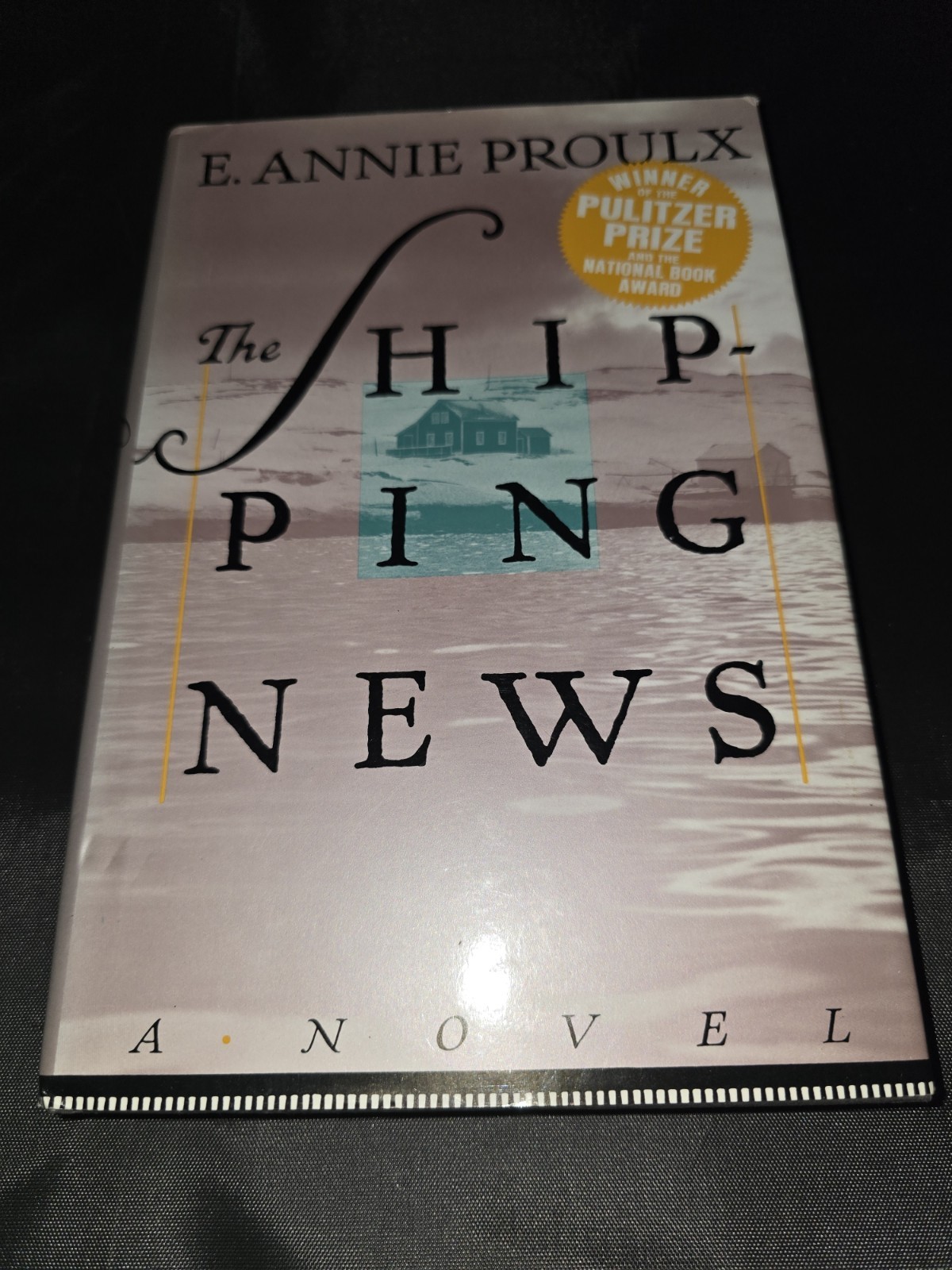 E. Annie Proulx The Shipping News Paperback Fiction Novel English Scribner Adult