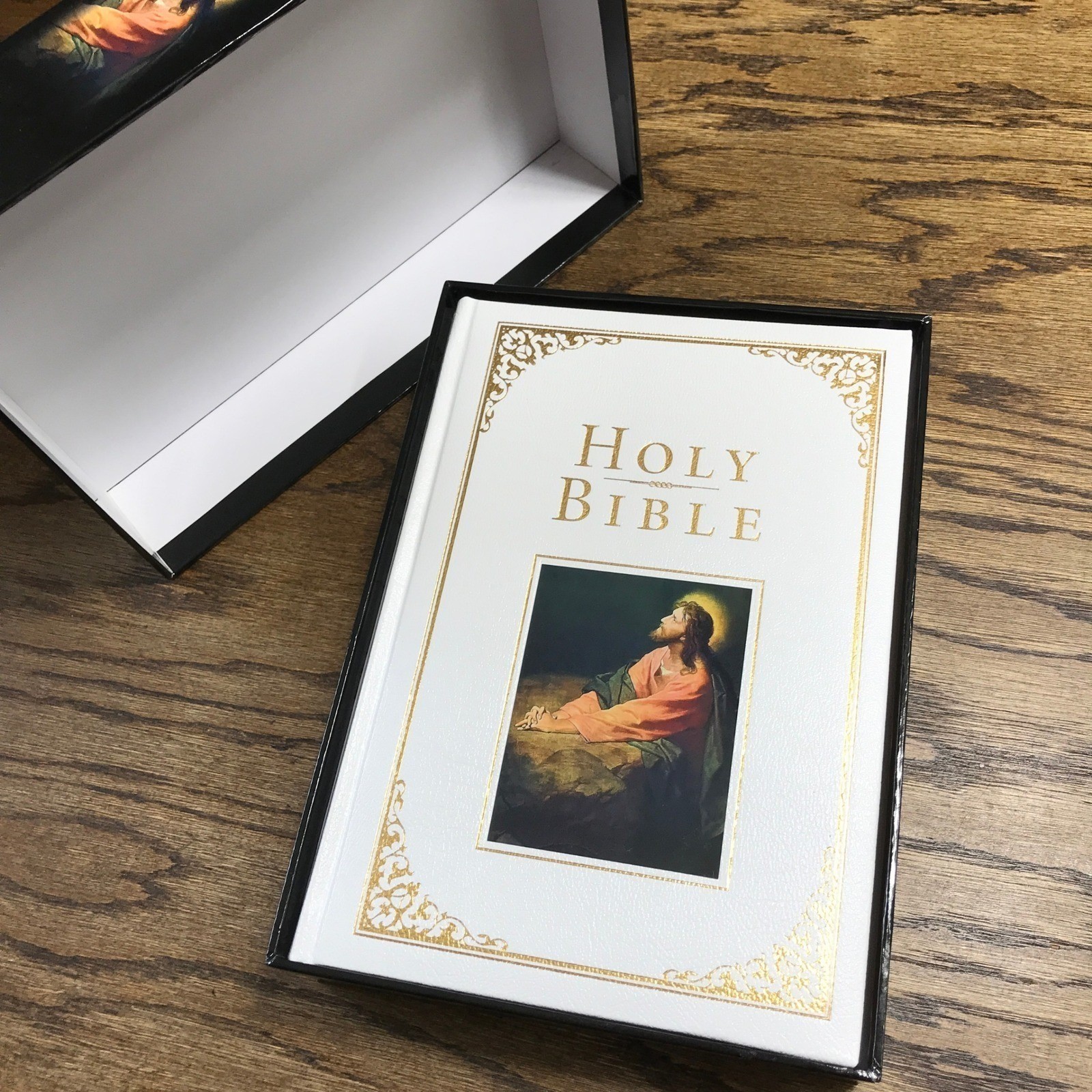 Holman Family Bible KJV Deluxe White Bonded Leather-Over-Board Gold Gilt 2022