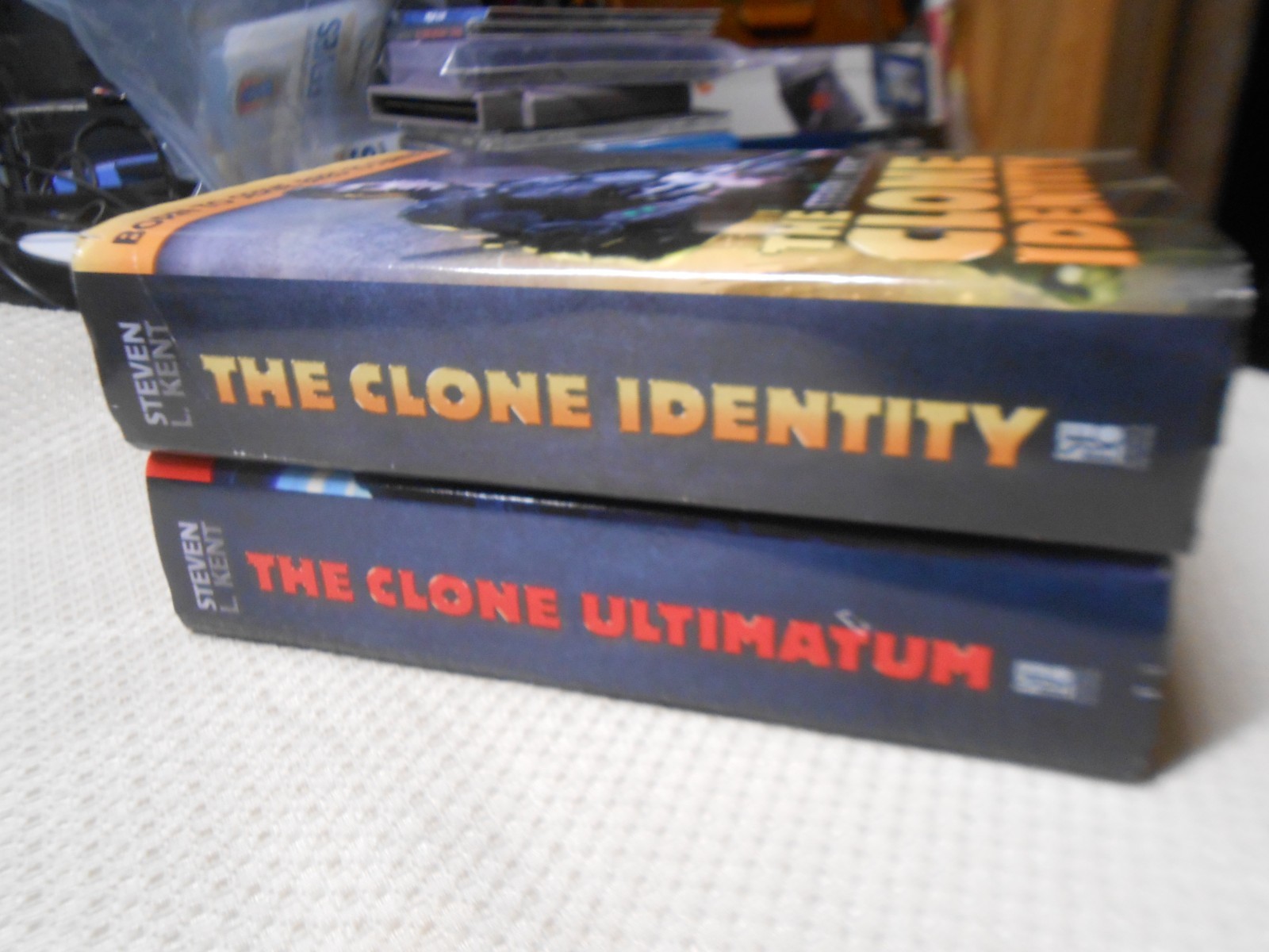 The Clone Identity Ultimatum Omnibus (1st Edition HC, SFBC, 2011) Steven L. Kent