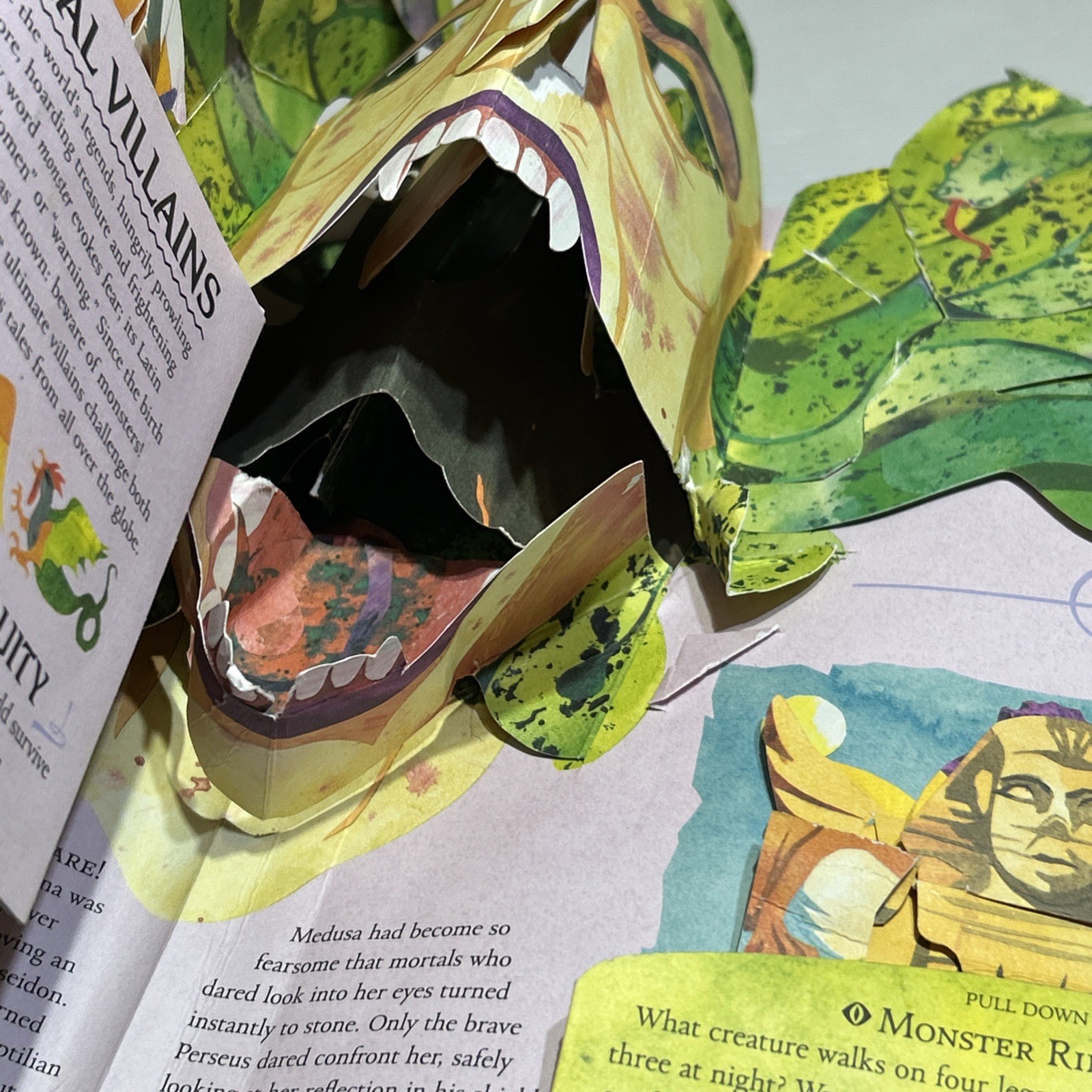 Encyclopedia Mythologica Dragons & Monsters Pop Up Book Matthew Reinhart READ