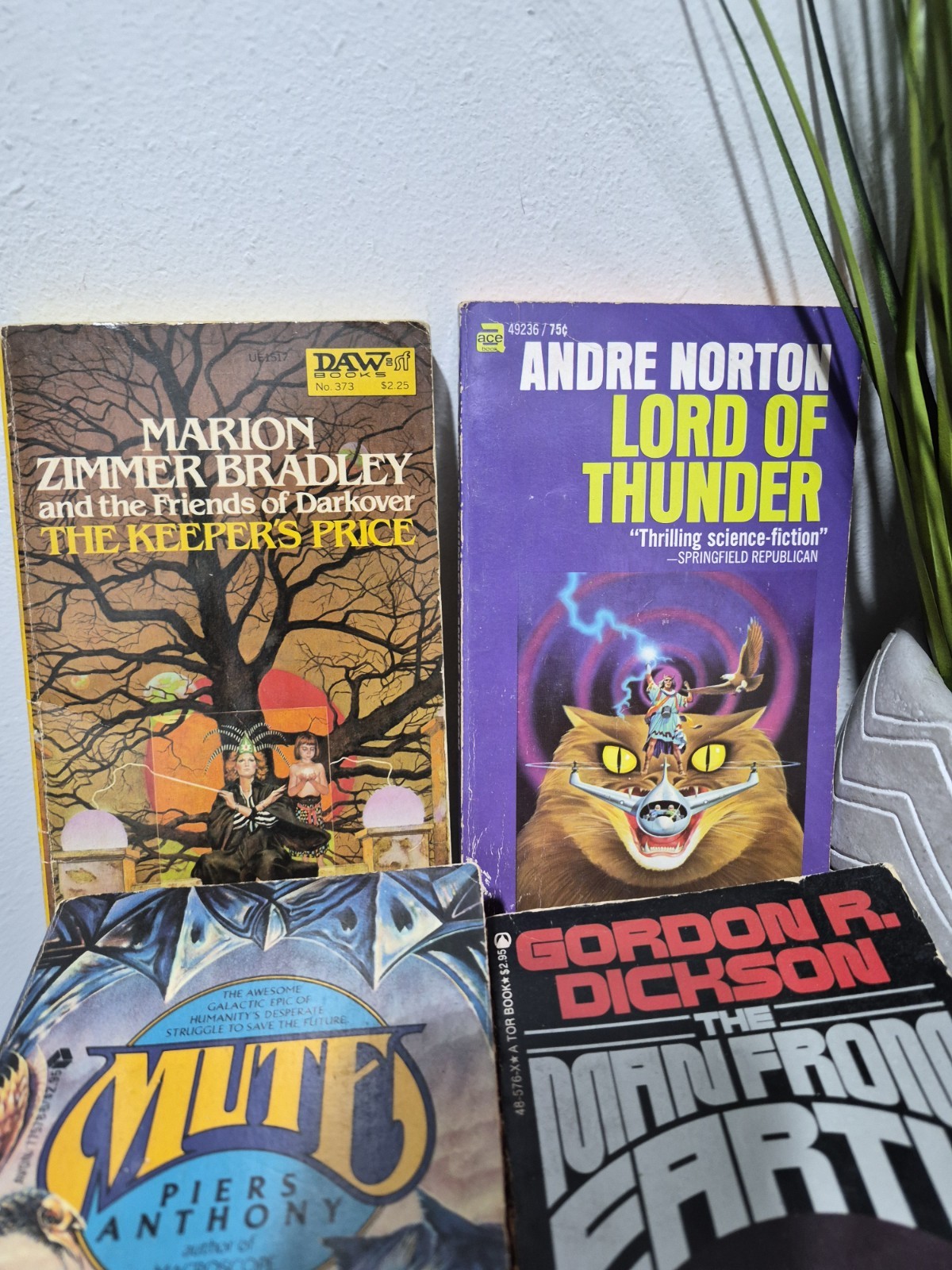 Lot Of 10 Sci Fi – Fantasy Vintage Paperback Books TITLES SEEN