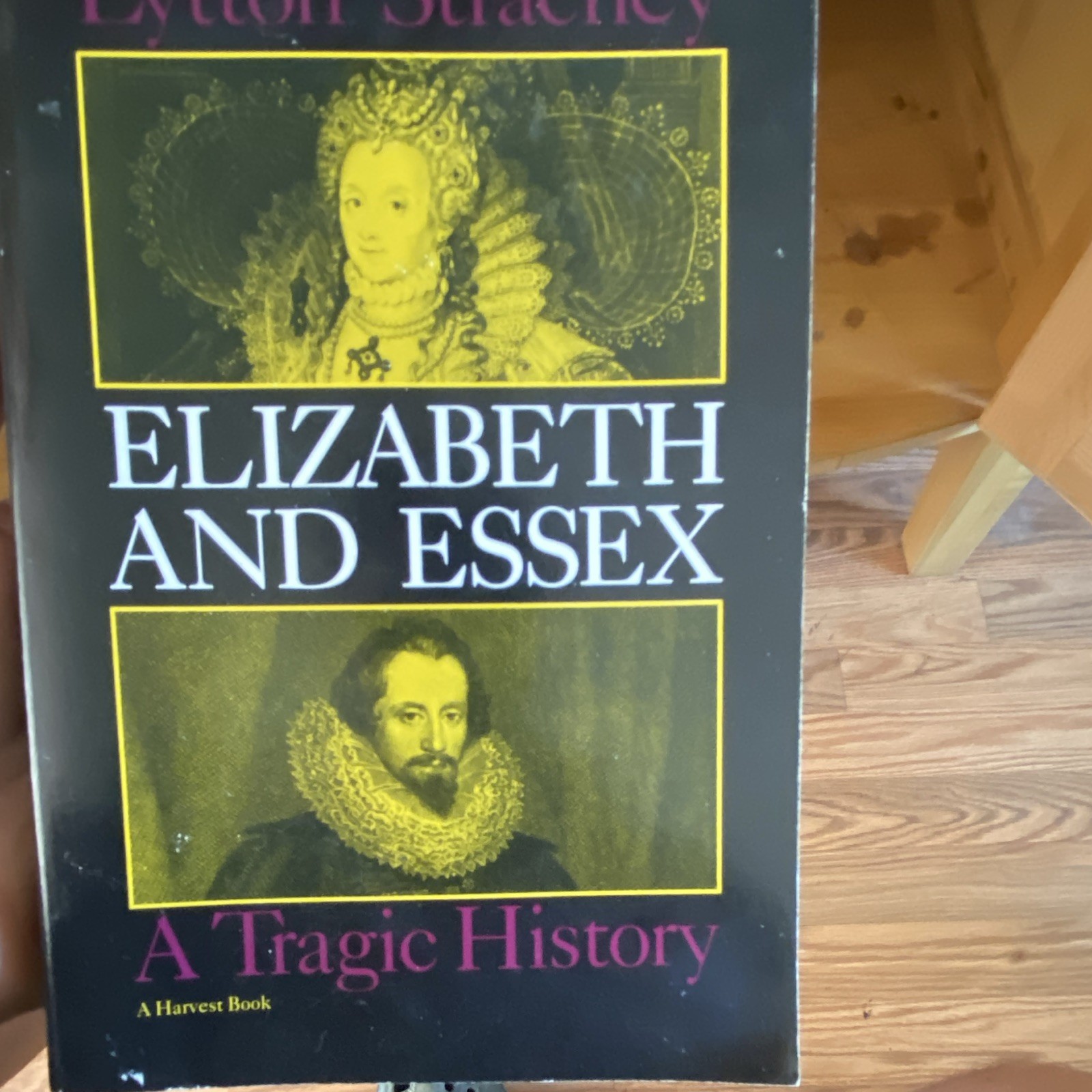 Elizabeth and Essex: A Tragic History by Lytton Strachey, Paperback (Harvest)