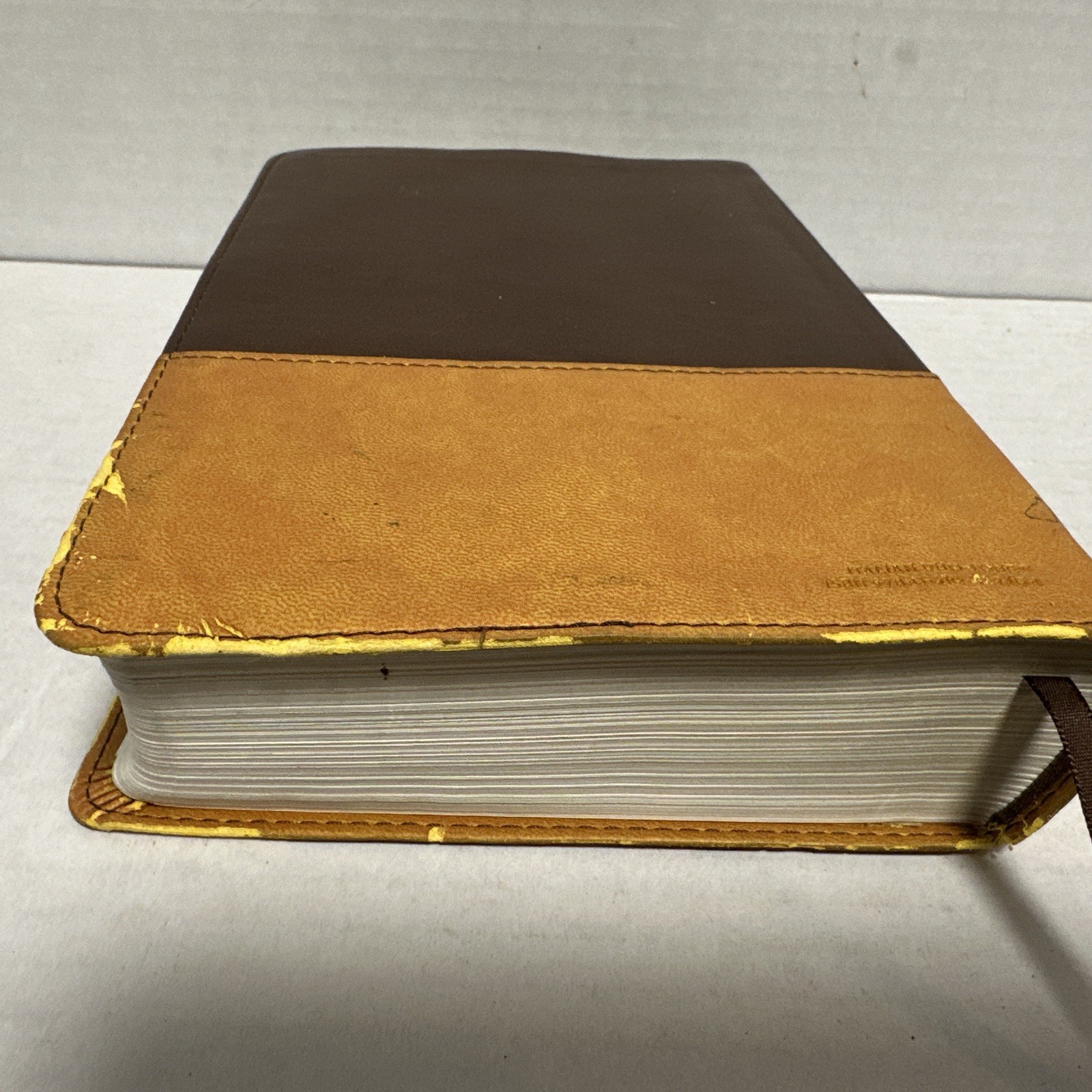 2011 NIV New International Version Pew Bible Large Print Zondervan Yellow Brown