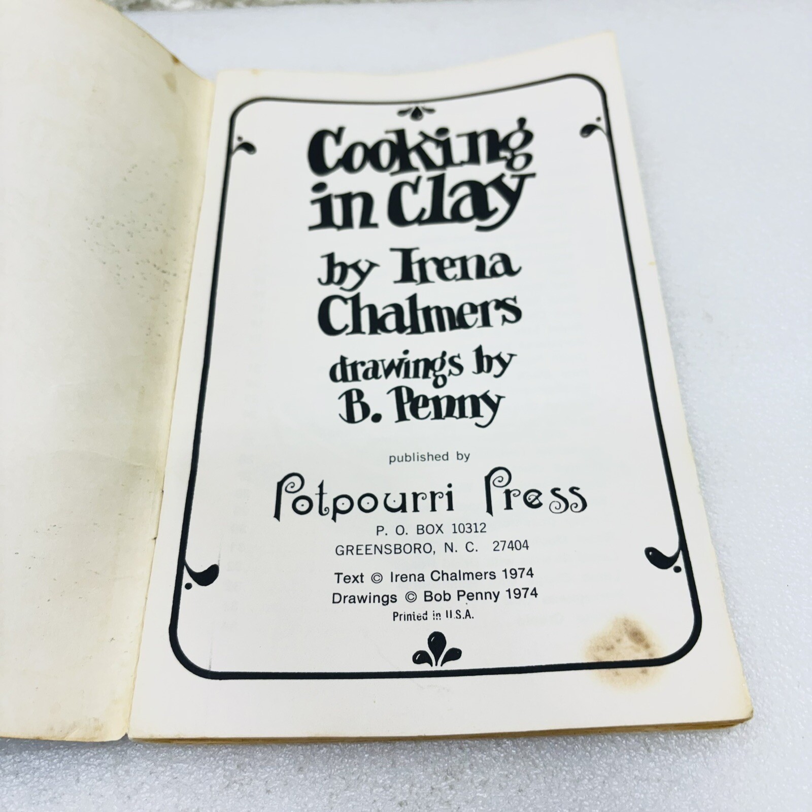 VTG‼ Cooking in Clay by Irena Chalmers 1974 Booklet Potpourri Press • GUC‼
