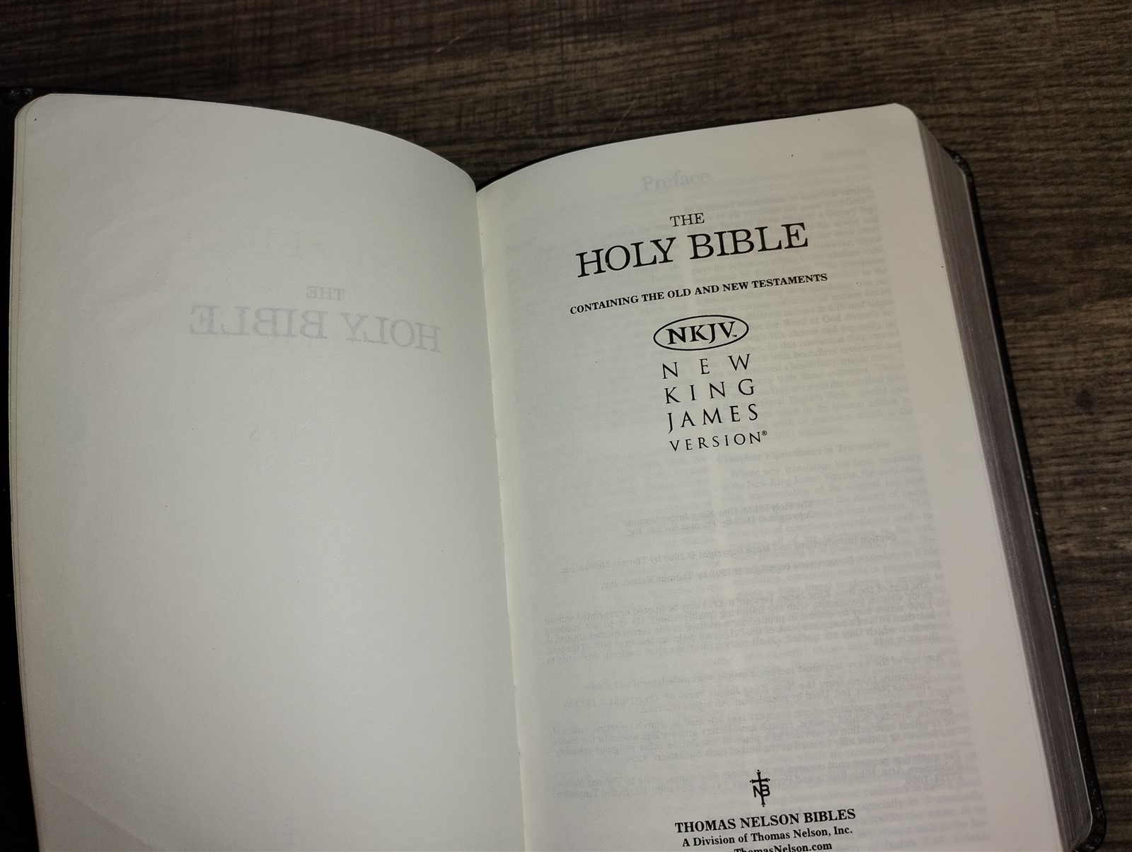 Pocket Size NKJV Bible New King James 1990 Thomas Nelson Compact Text Bonded Lth