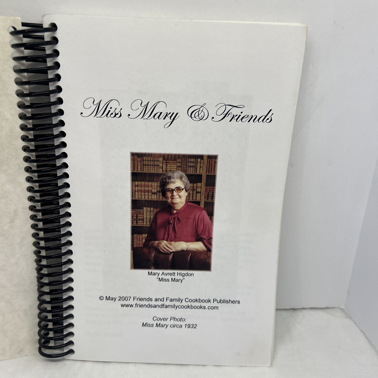 Miss Mary& Friends Cookbook: A Collection Of Southern And A Few Yankee Recipes