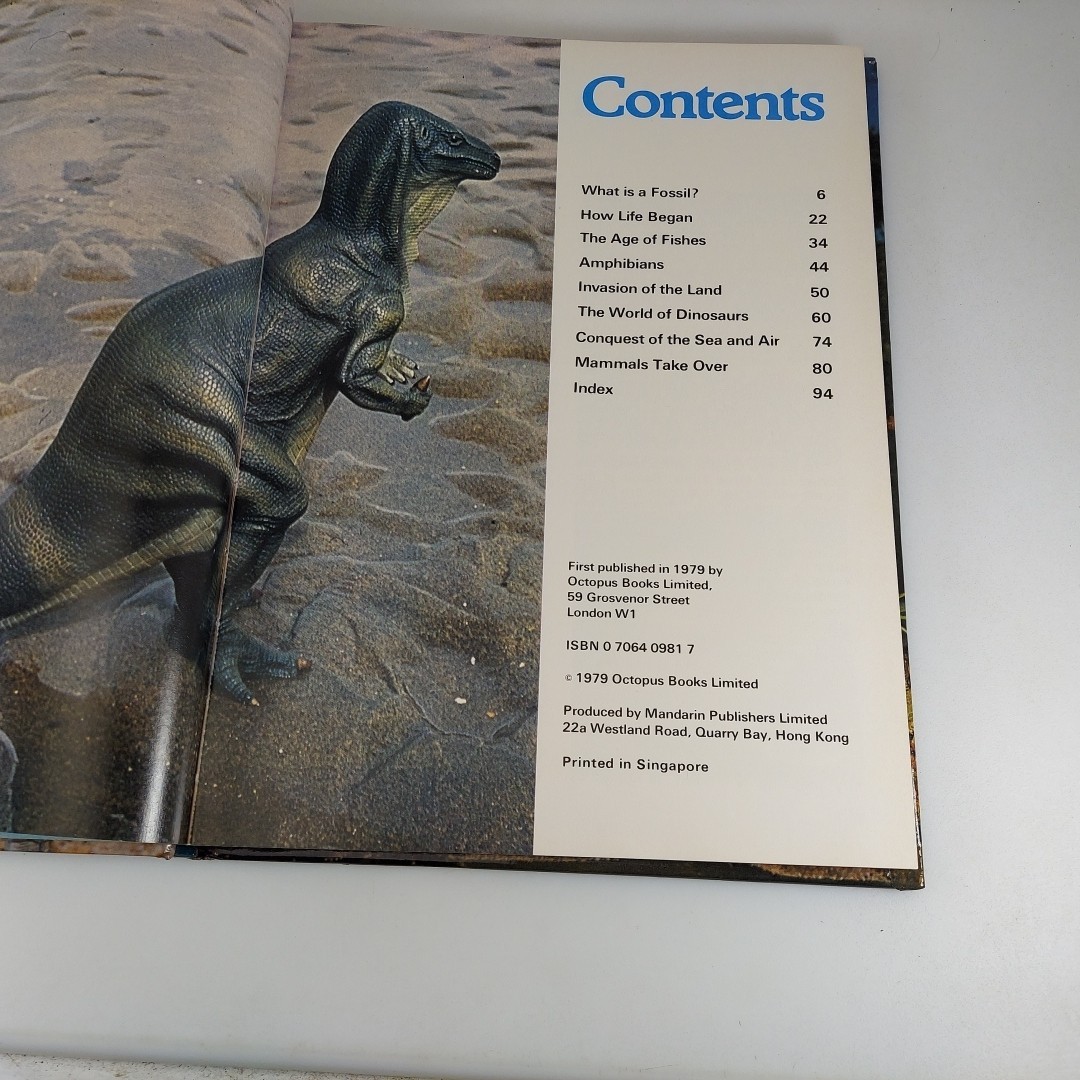 Prehistoric Monsters by Alfred Leutscher 1979 Octopus Books Illustrated HC