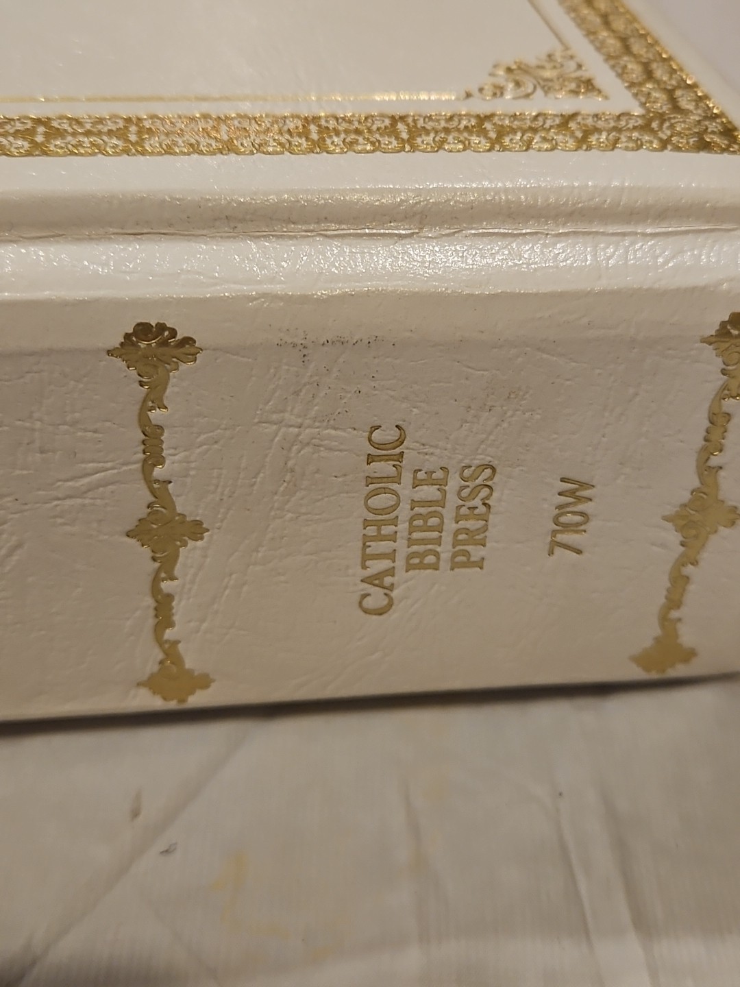 Holy Bible New American Bible Catholic Bible Press 710W CR- 1988 Thomas Nelson