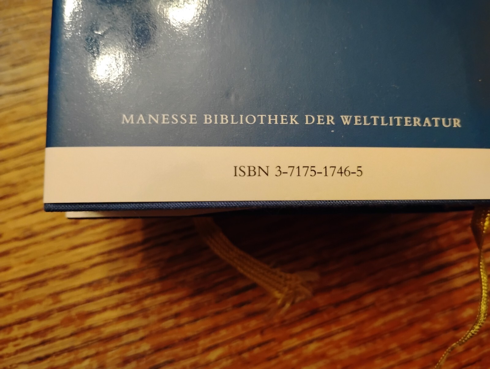 Lot of 3 German language hardcovers Manesse Bibliothek
