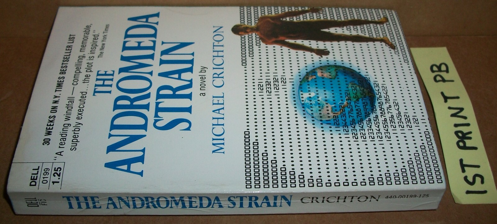 The Andromeda Strain Michael Crichton PB Dell #0199 1st print June 1970 $1.25 VG